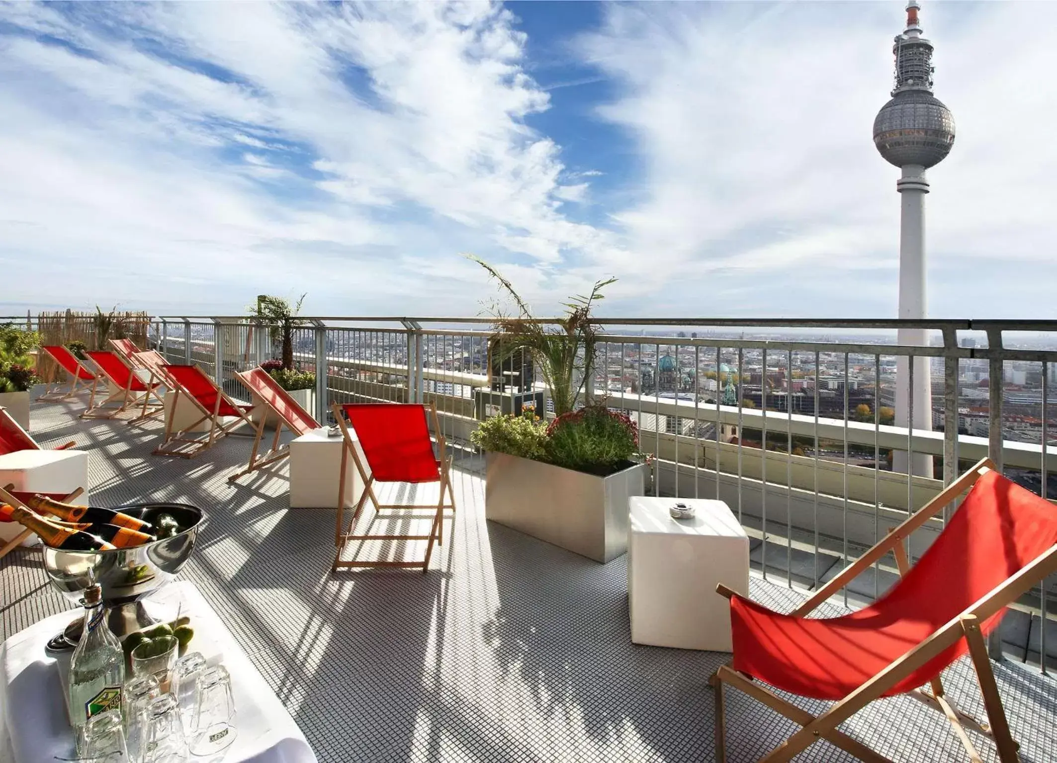 Lounge or bar, Balcony/Terrace in Park Inn by Radisson Berlin Alexanderplatz