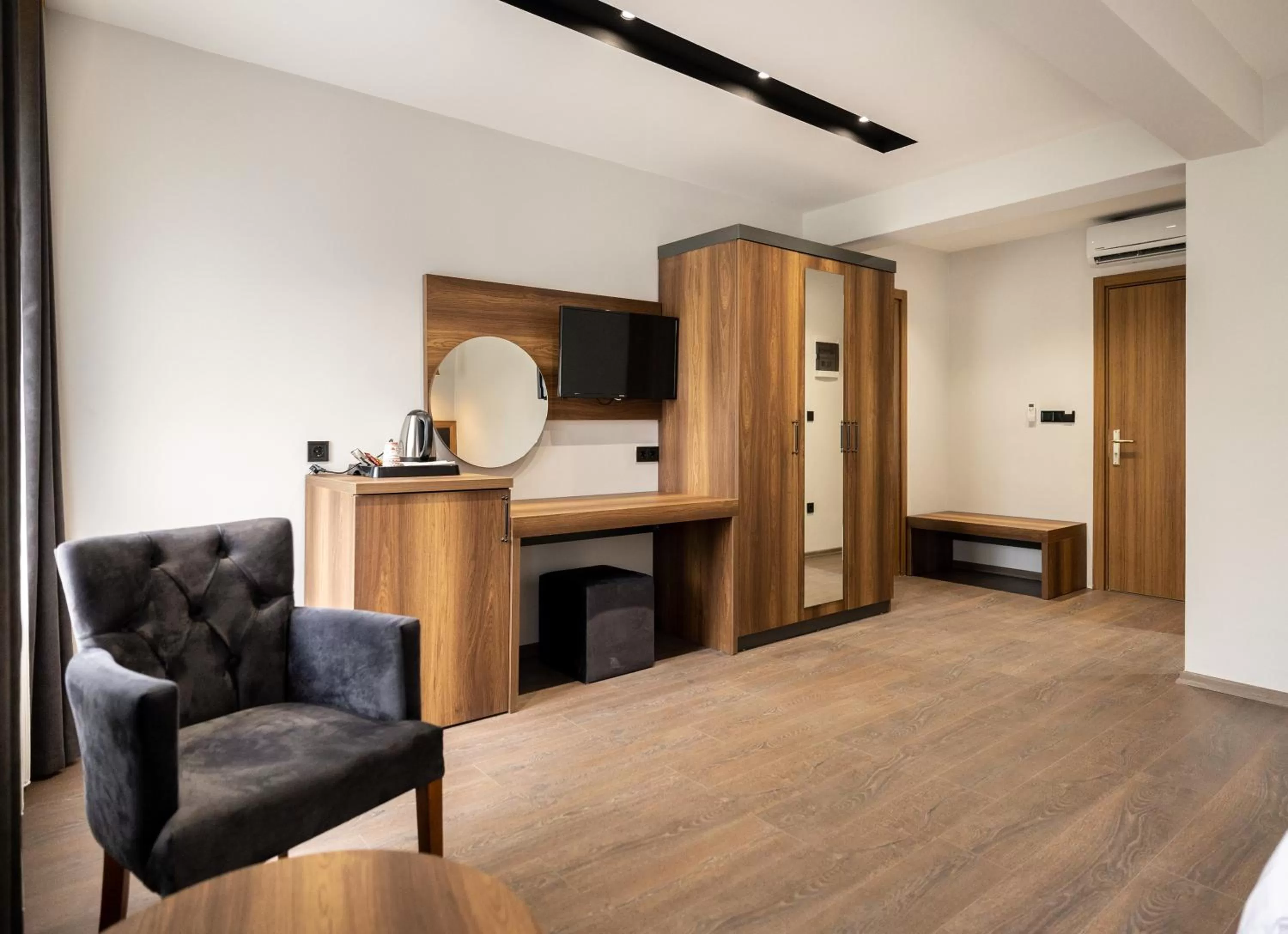 TV and multimedia in Türkler Suite Hotel