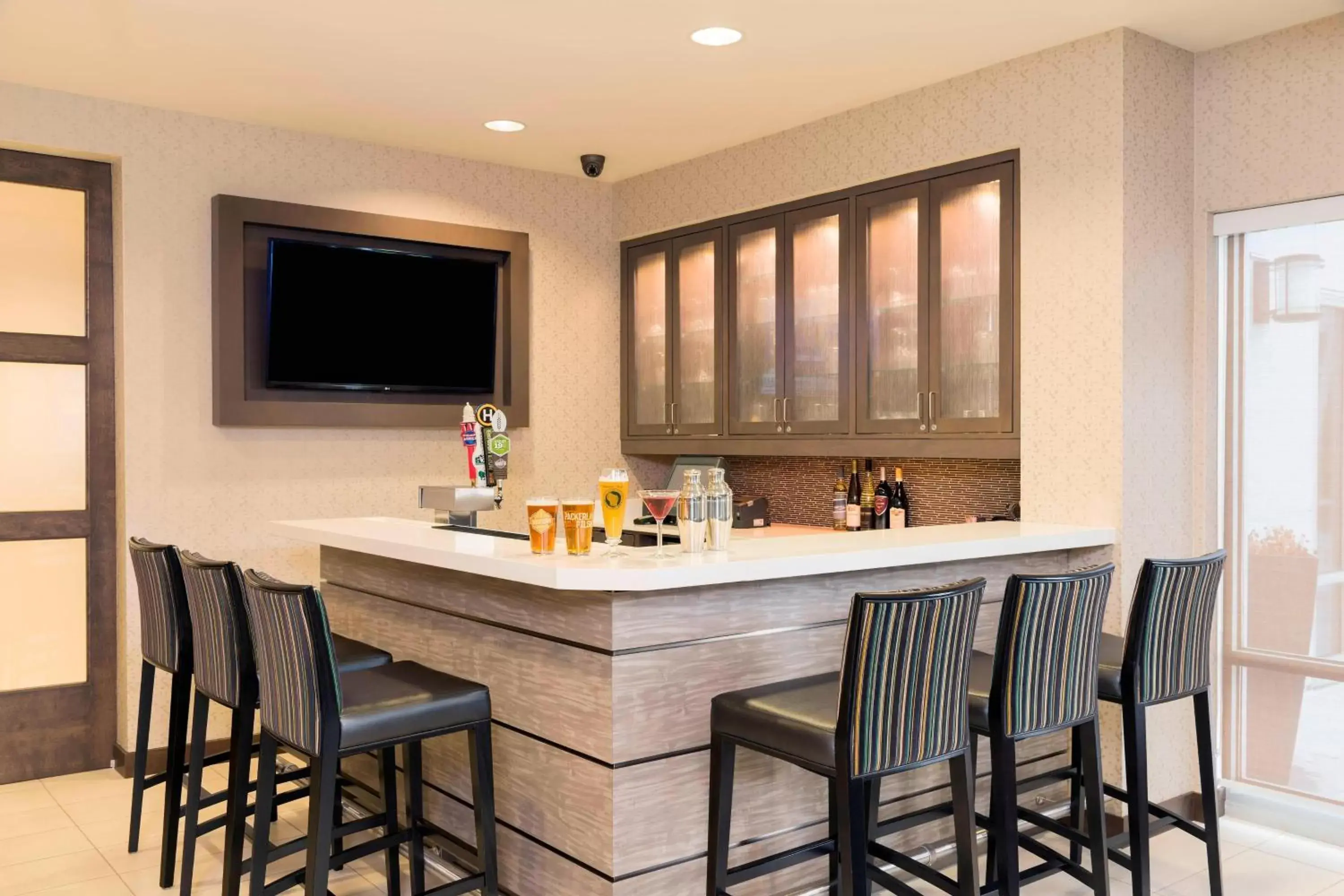 Lobby or reception, Dining Area in Residence Inn by Marriott Green Bay Downtown