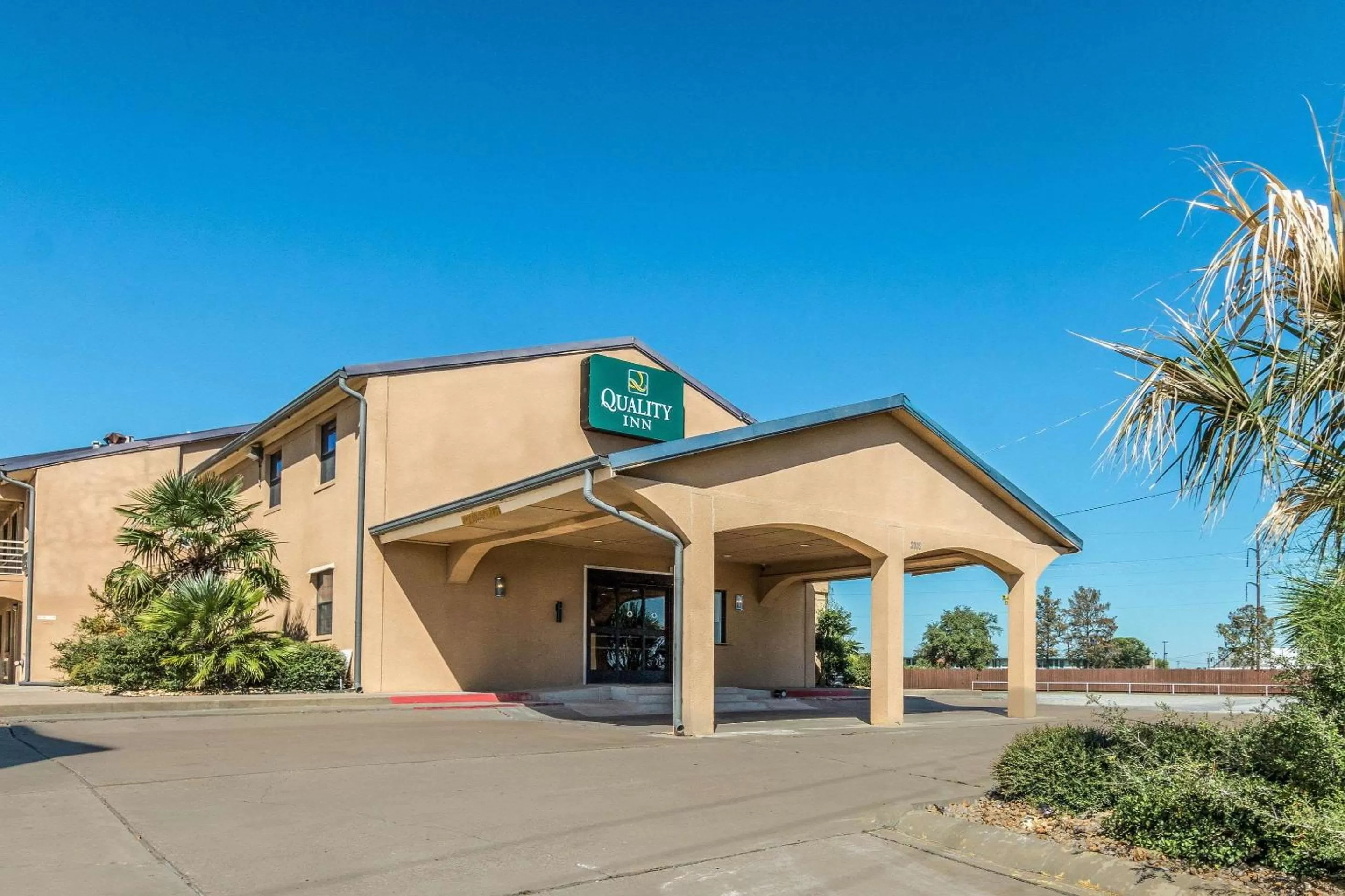 Property building in Quality Inn Corsicana