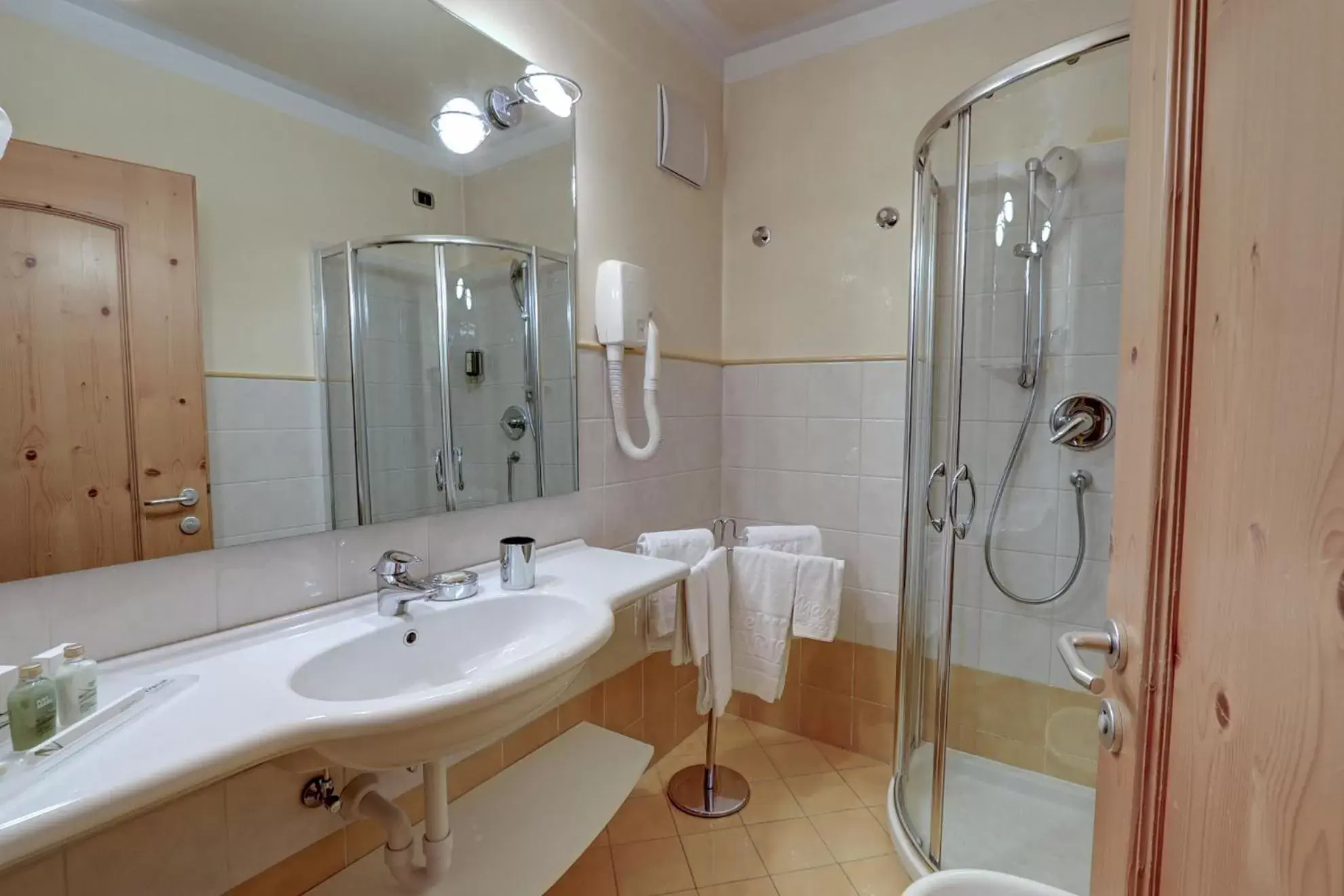Bathroom in Leading Relax Hotel Maria