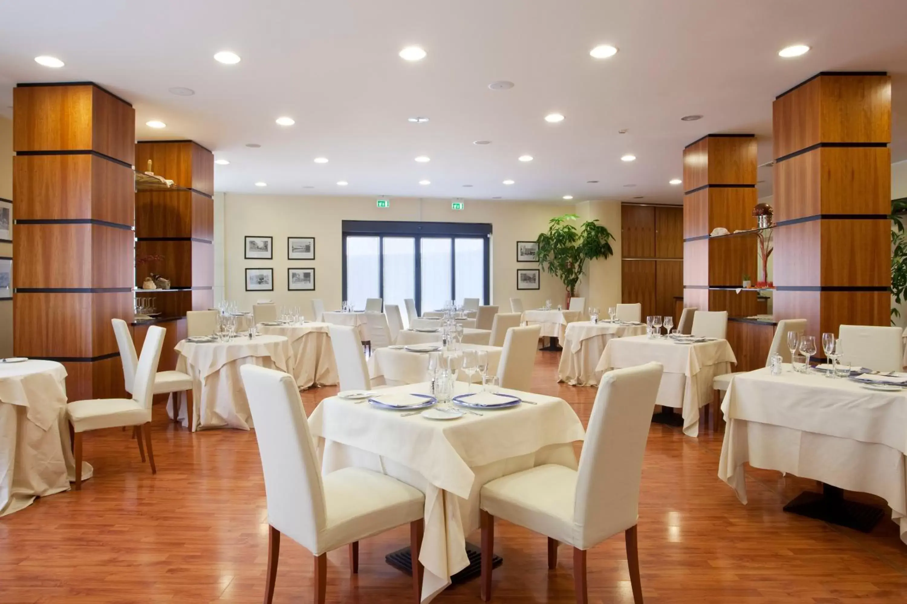 Restaurant/Places to Eat in Holiday Inn Cagliari, an IHG Hotel