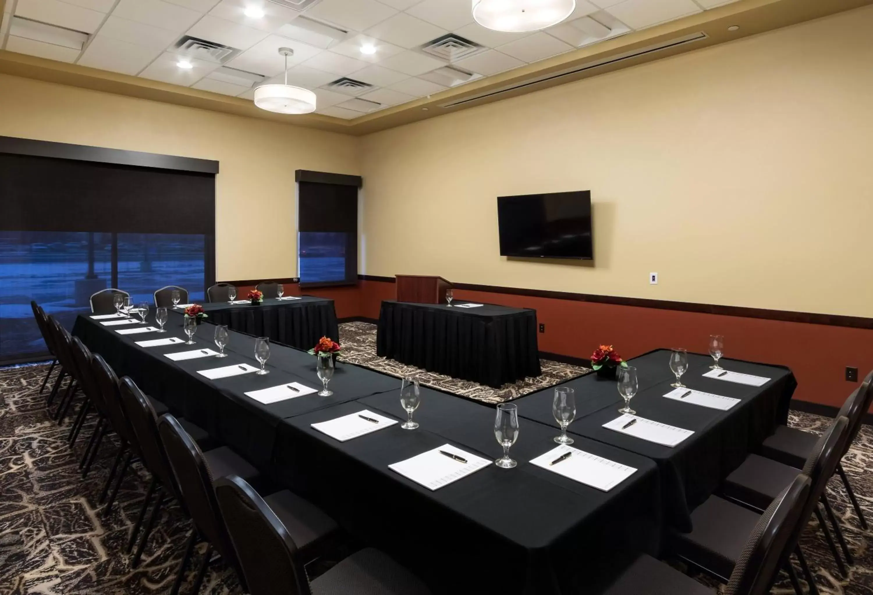 Meeting/conference room in ClubHouse Hotel & Suites Fargo