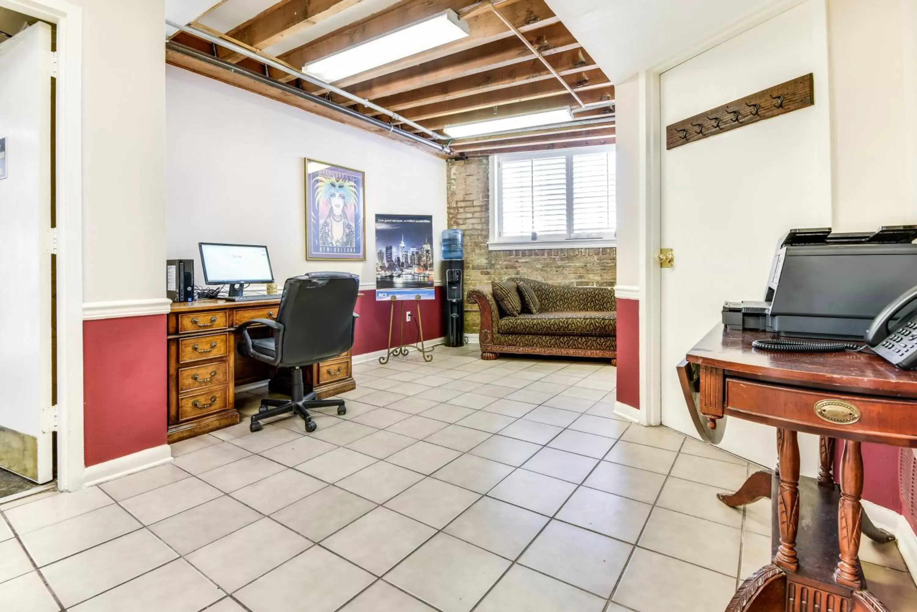 Business facilities, Business Area/Conference Room in Plaza Suites Downtown New Orleans