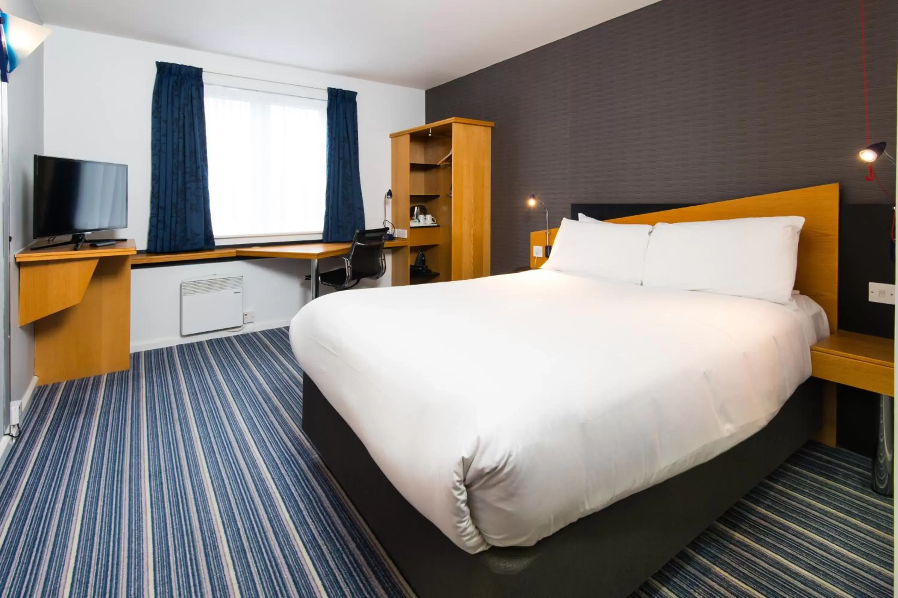 Bedroom, Bed in Holiday Inn Express Manchester East, an IHG Hotel