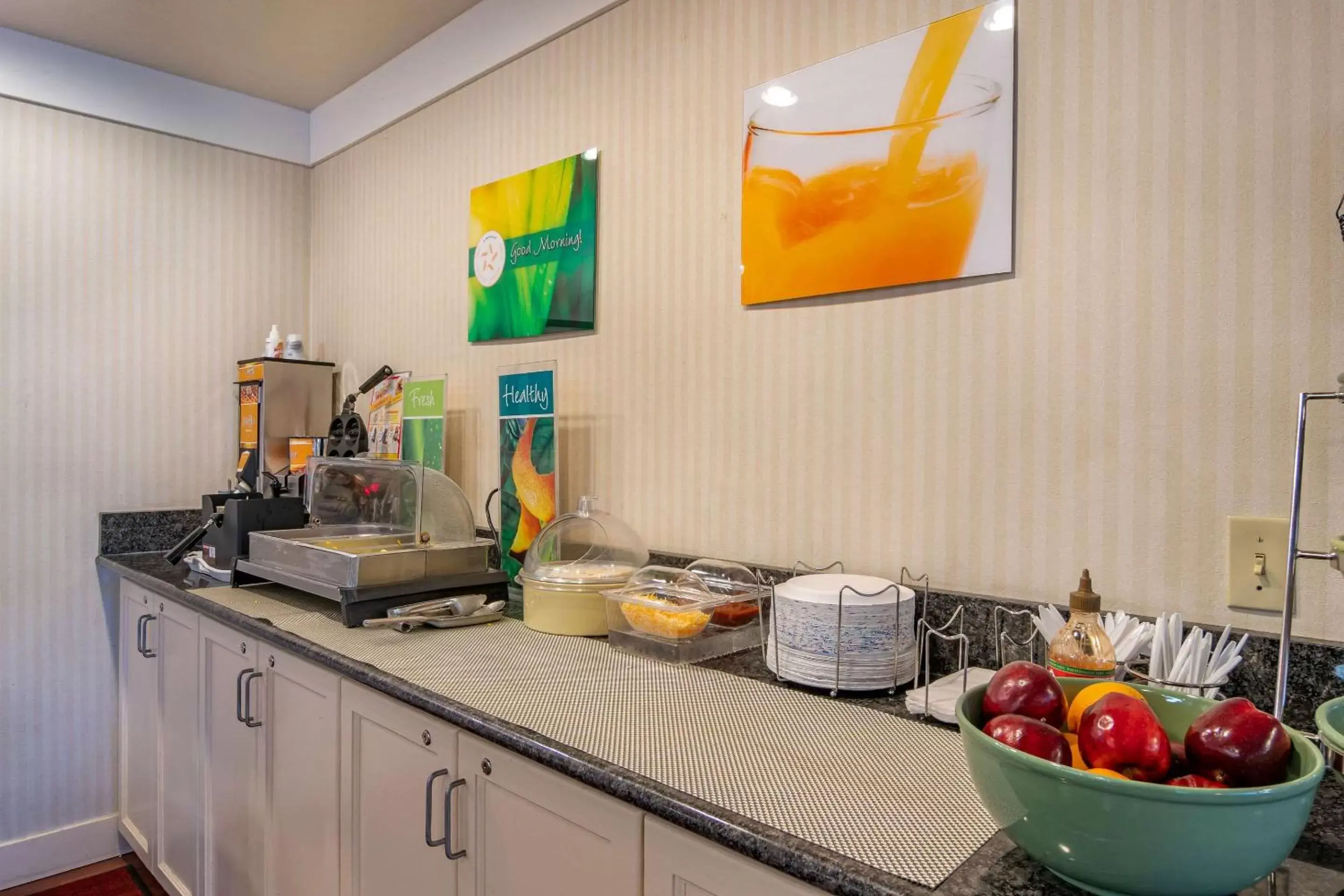 Restaurant/places to eat in Quality Inn Bend North Restaurant/places to eat in Quality Inn Bend North