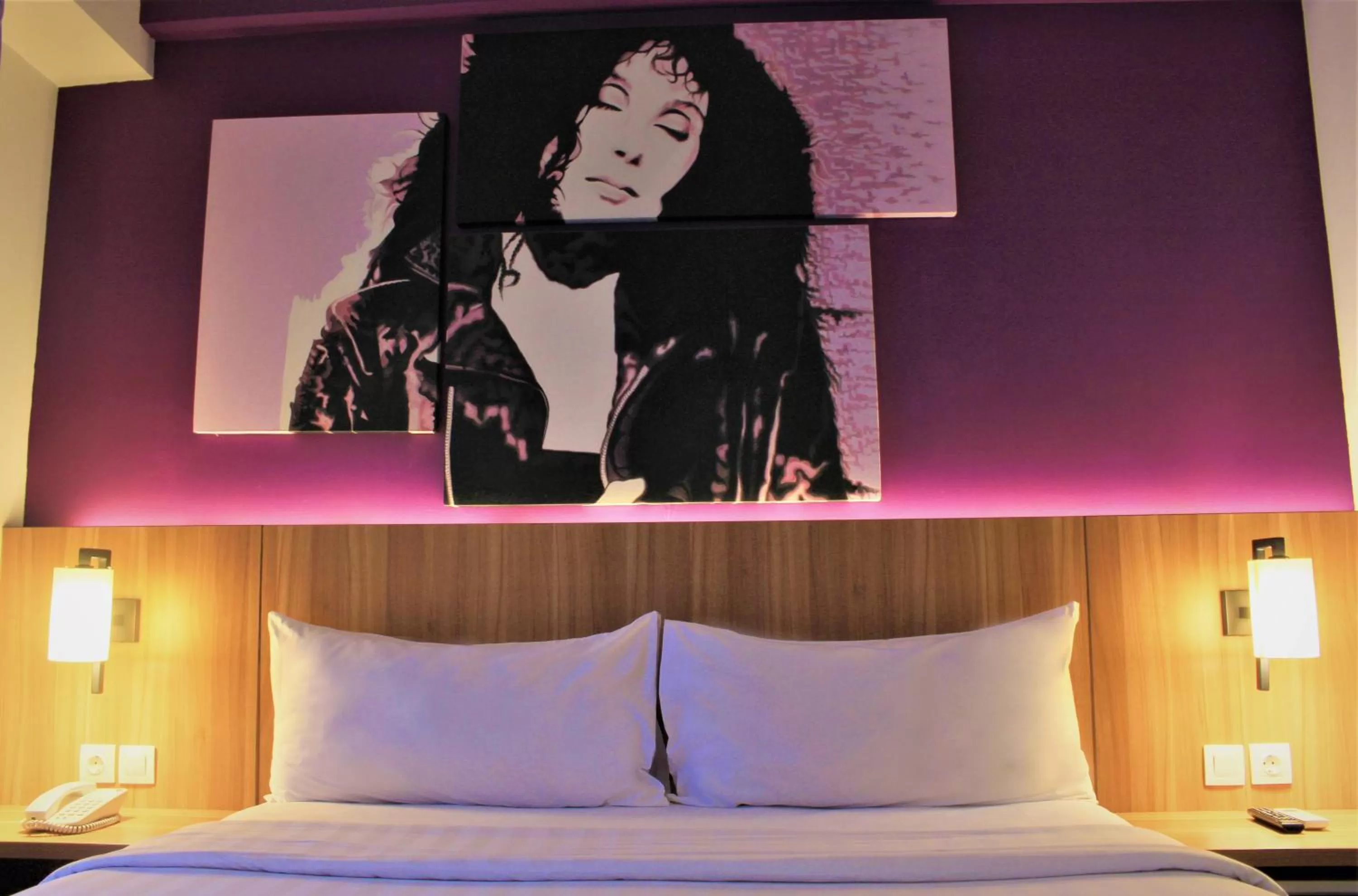 Decorative detail, Bed in Fame Hotel Sunset Road