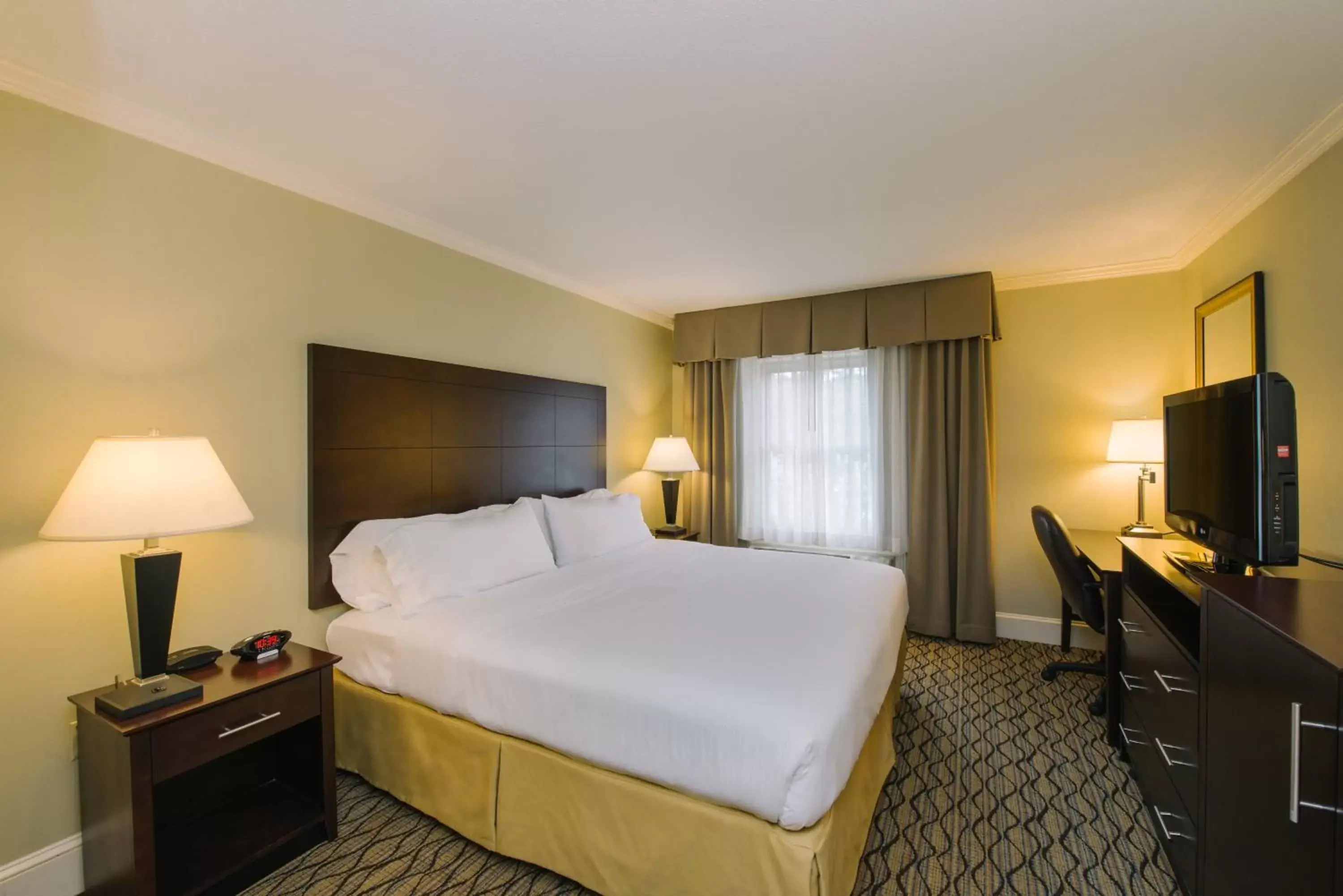 Photo of the whole room, Bed in Holiday Inn Express and Suites Merrimack, an IHG Hotel