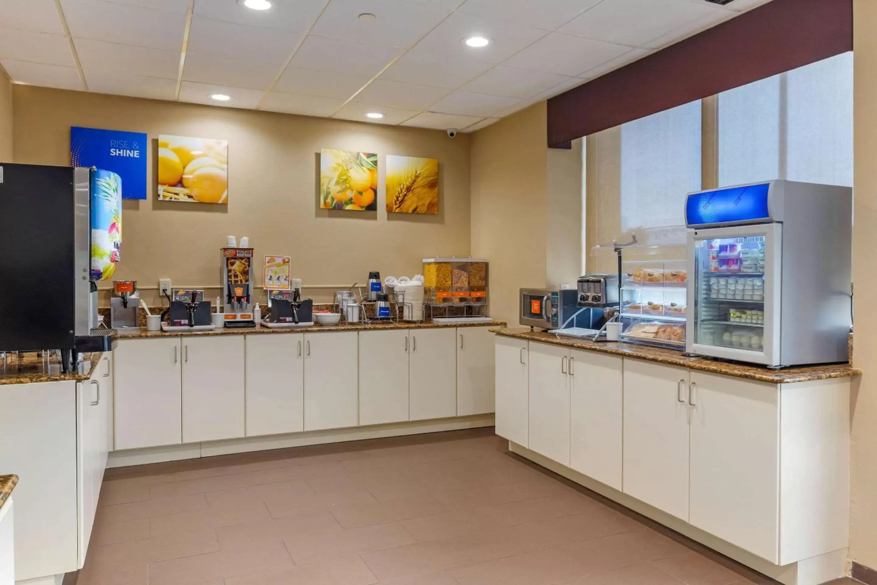 Restaurant/Places to Eat in Comfort Inn & Suites Durham near Duke University