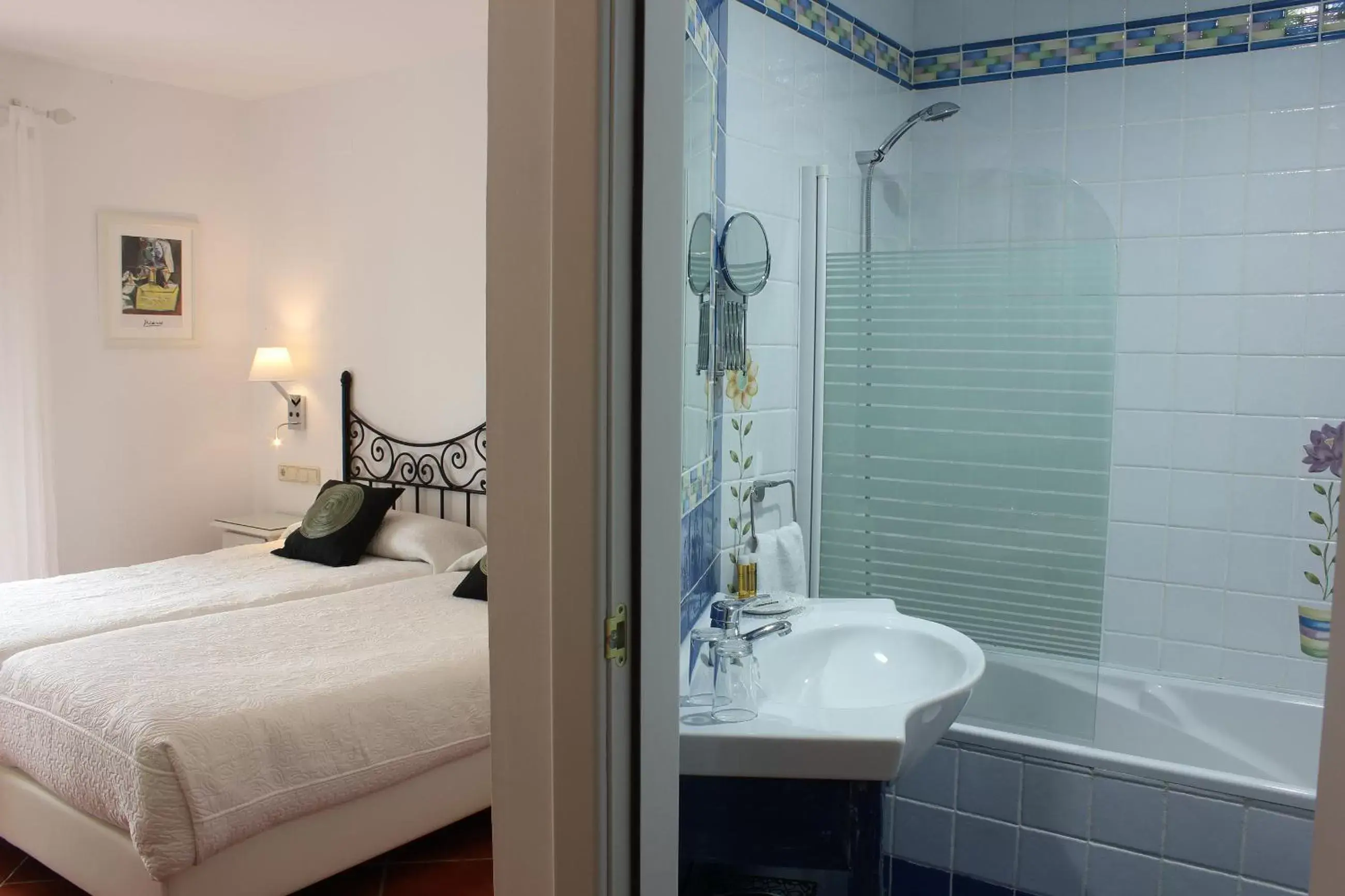 Bedroom, Bathroom in Hotel Malaga Picasso