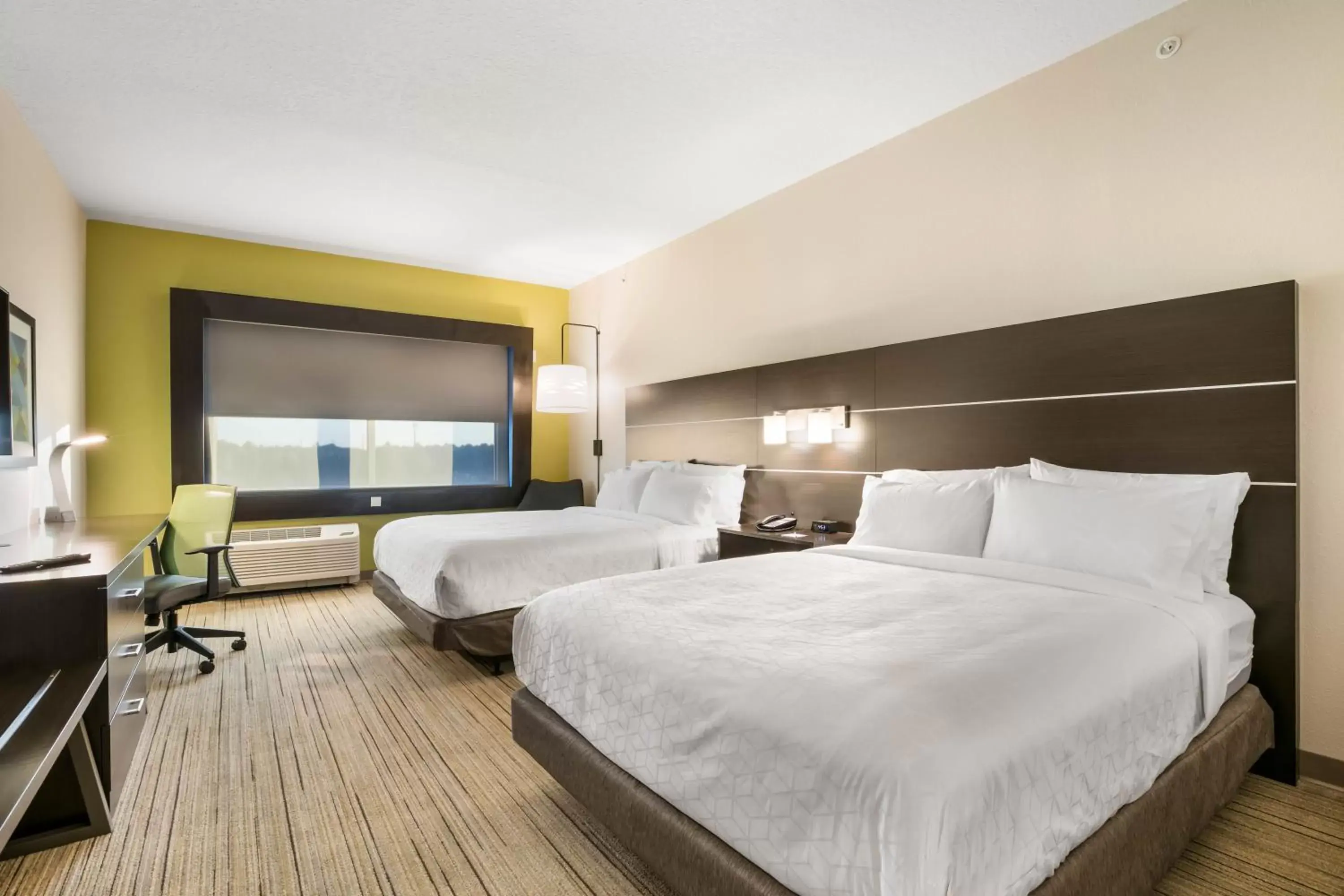 Bed in Holiday Inn Express & Suites Jacksonville - Town Center, an IHG Hotel