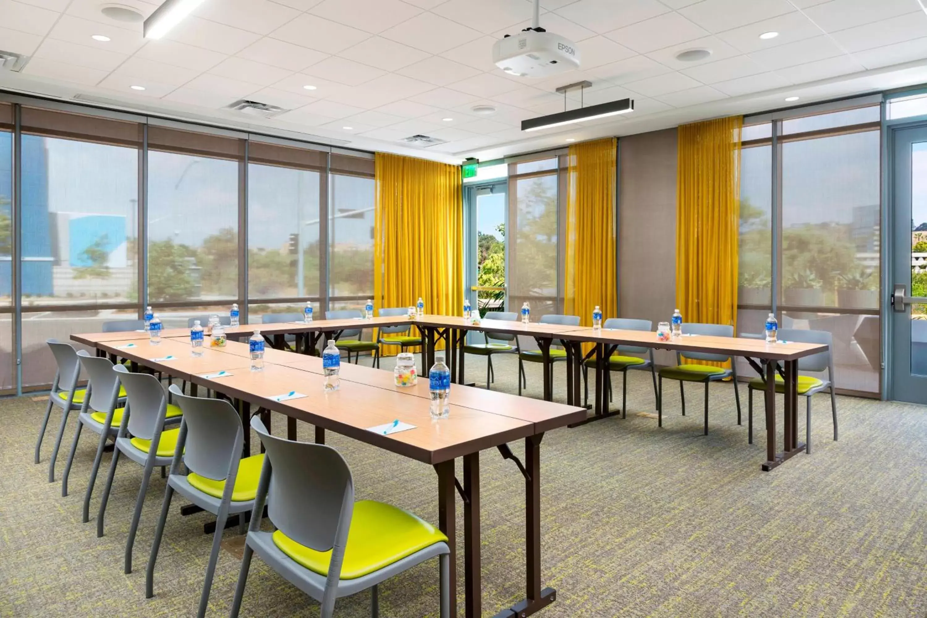 Meeting/conference room in SpringHill Suites by Marriott San Diego Mission Valley