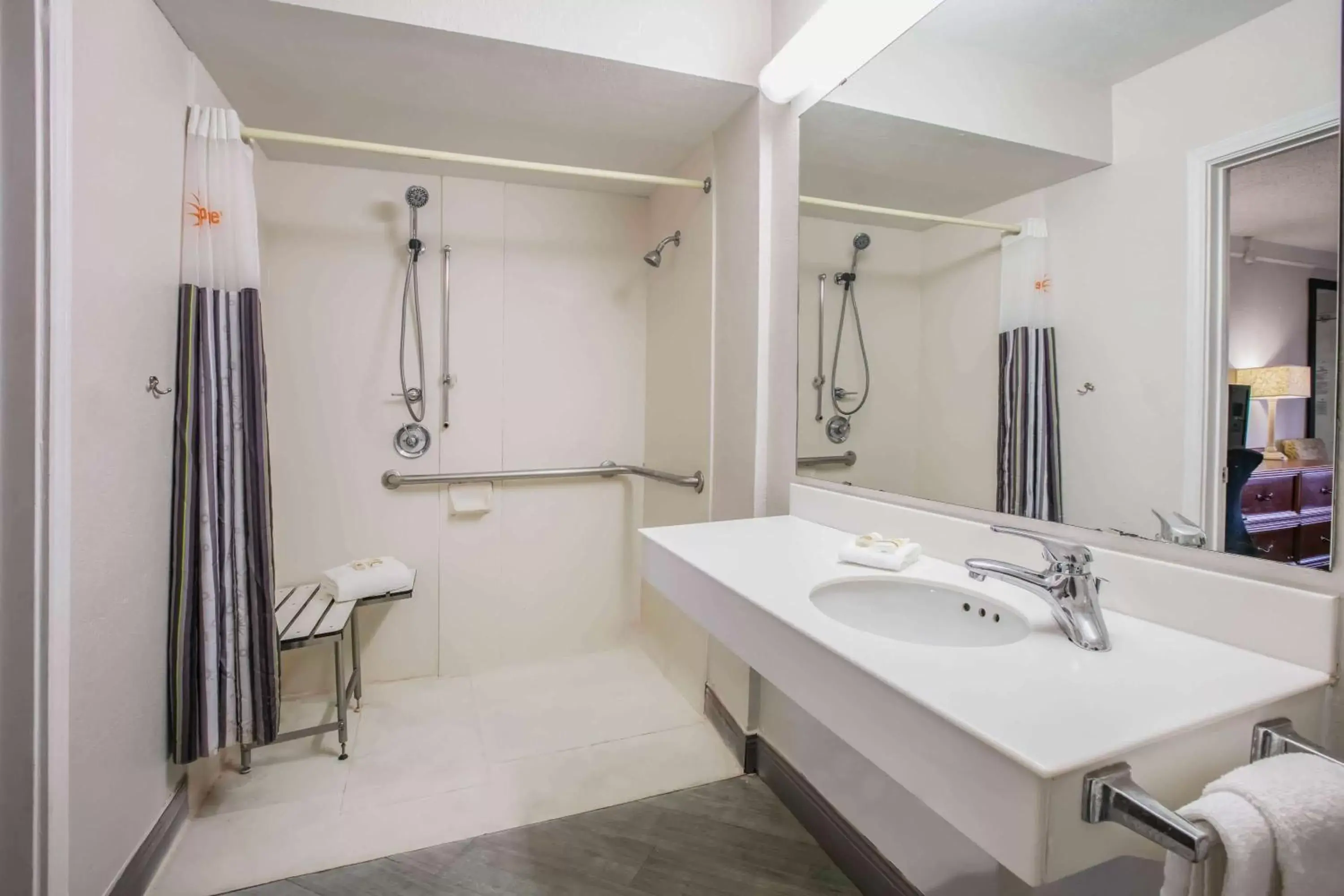 Shower, Bathroom in La Quinta Inn by Wyndham Dallas Uptown