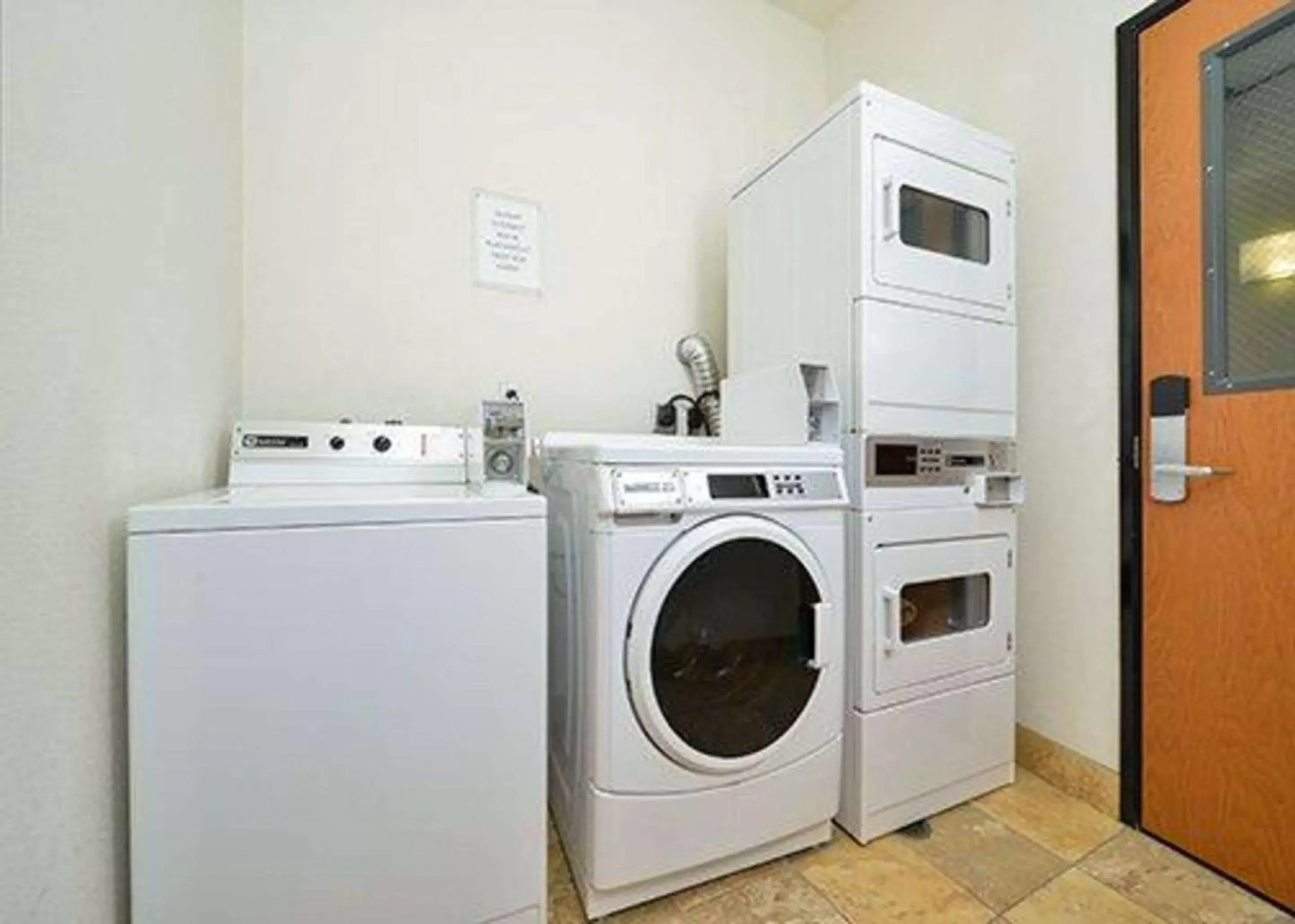laundry, Kitchen/Kitchenette in Comfort Suites
