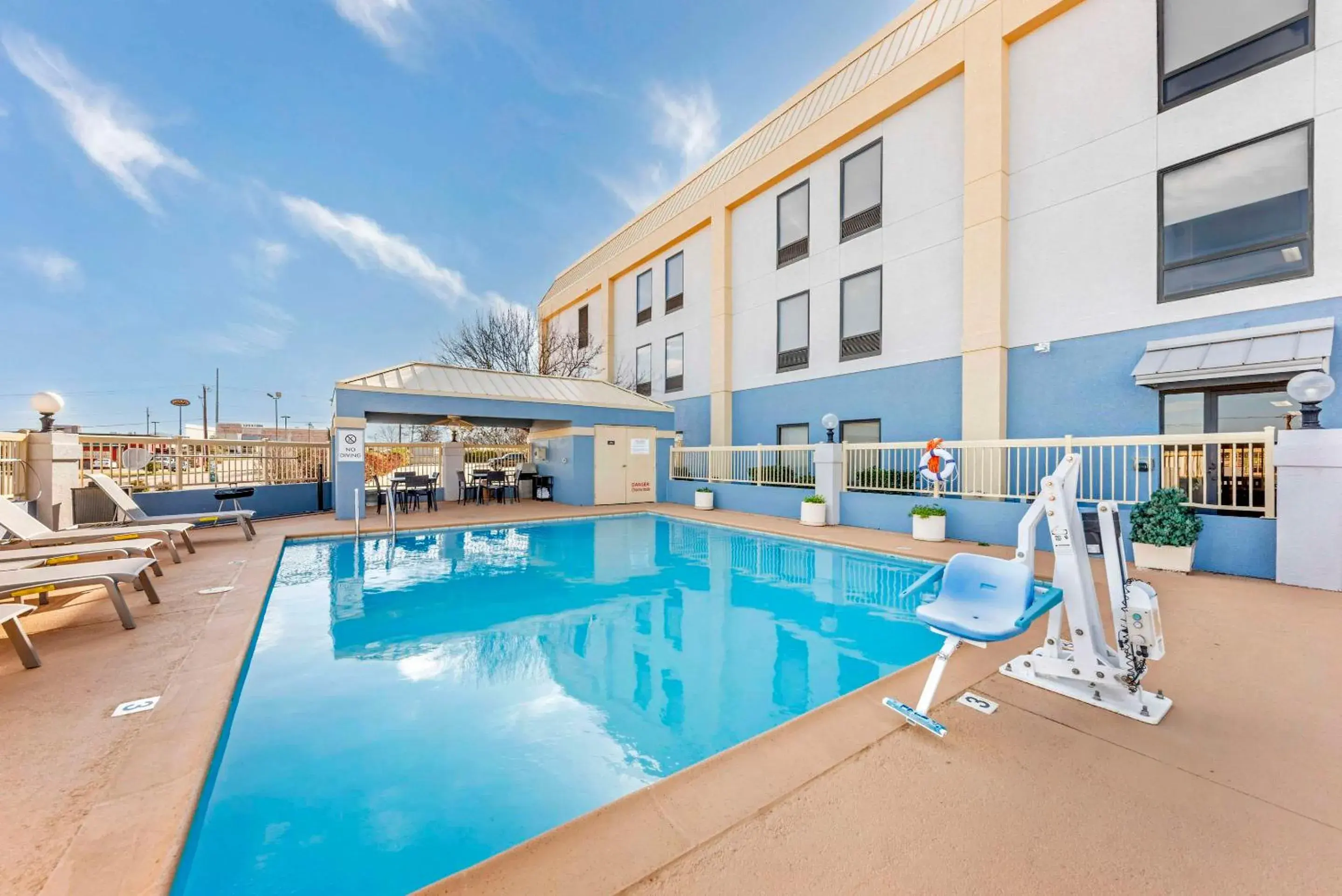 Swimming Pool in Hampton Inn Killeen