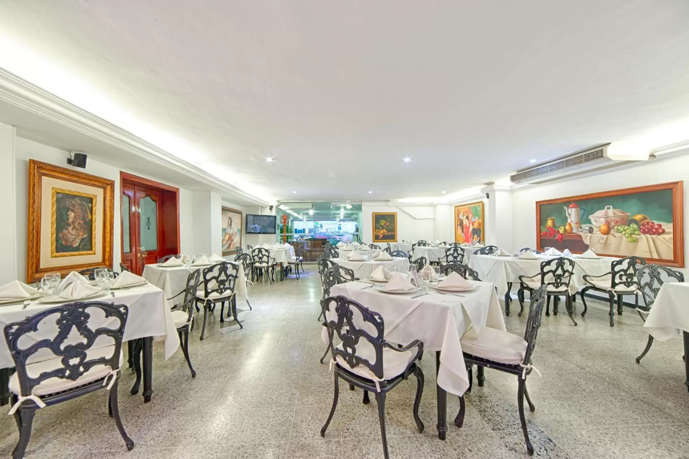 Restaurant/Places to Eat in Hotel Granada Real