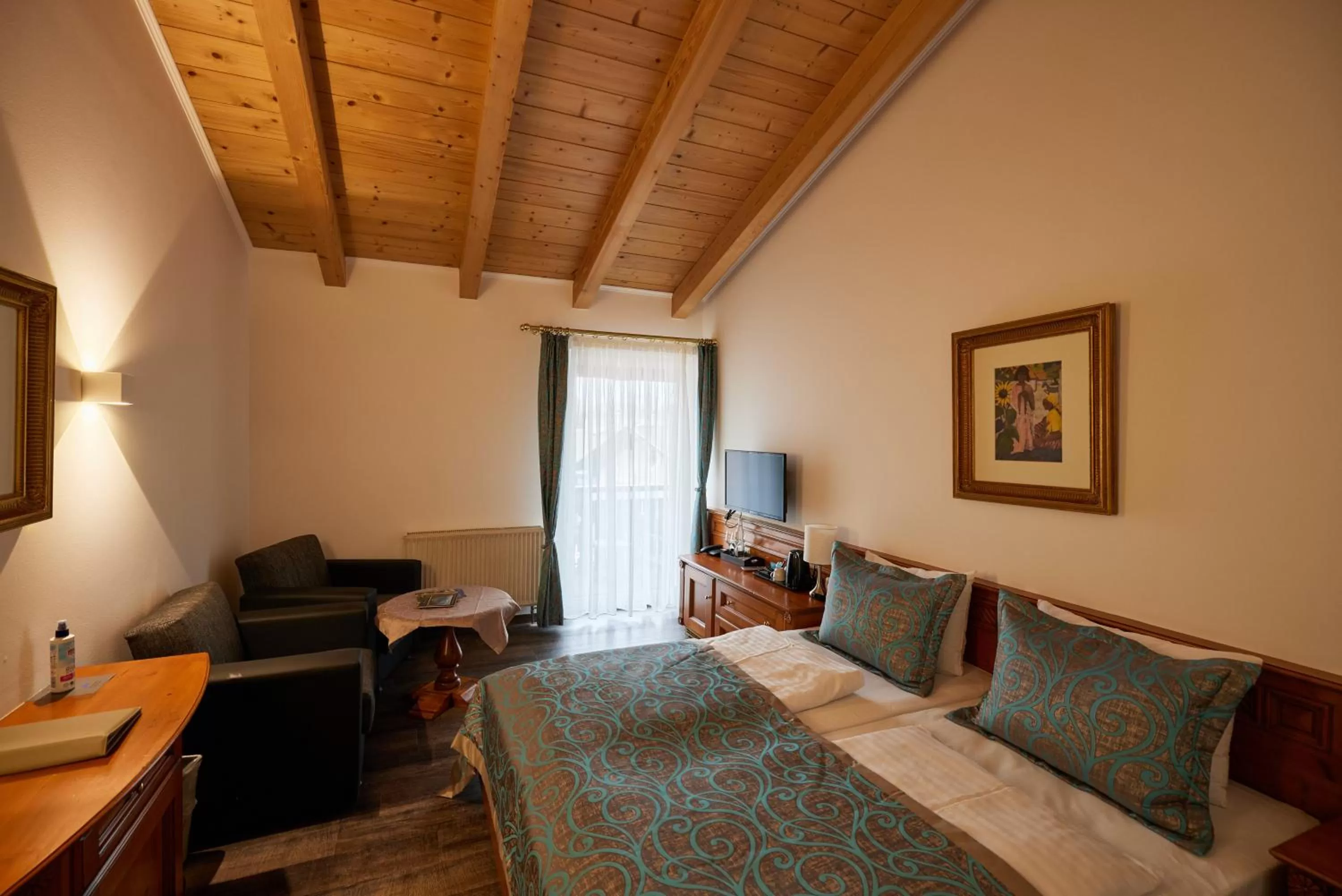 TV and multimedia, Seating Area in Atlas Posthotel