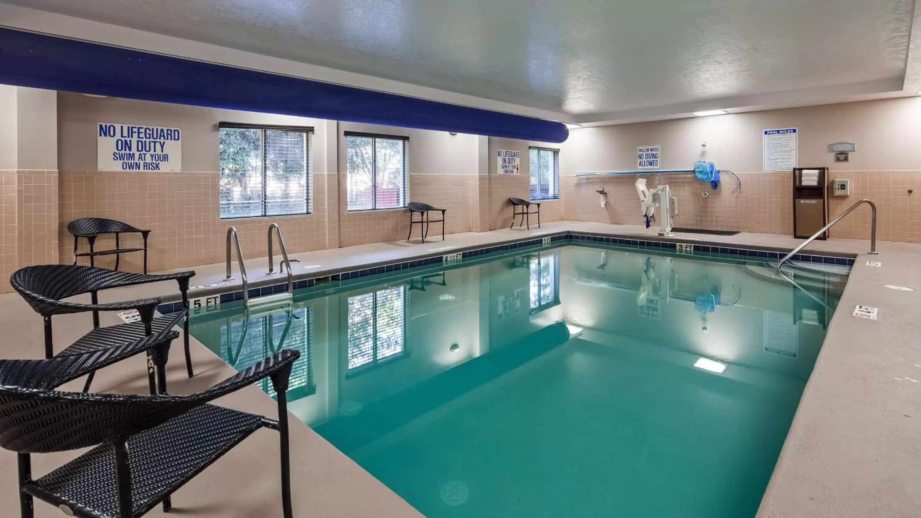 Activities, Swimming Pool in Best Western Airport Inn & Suites