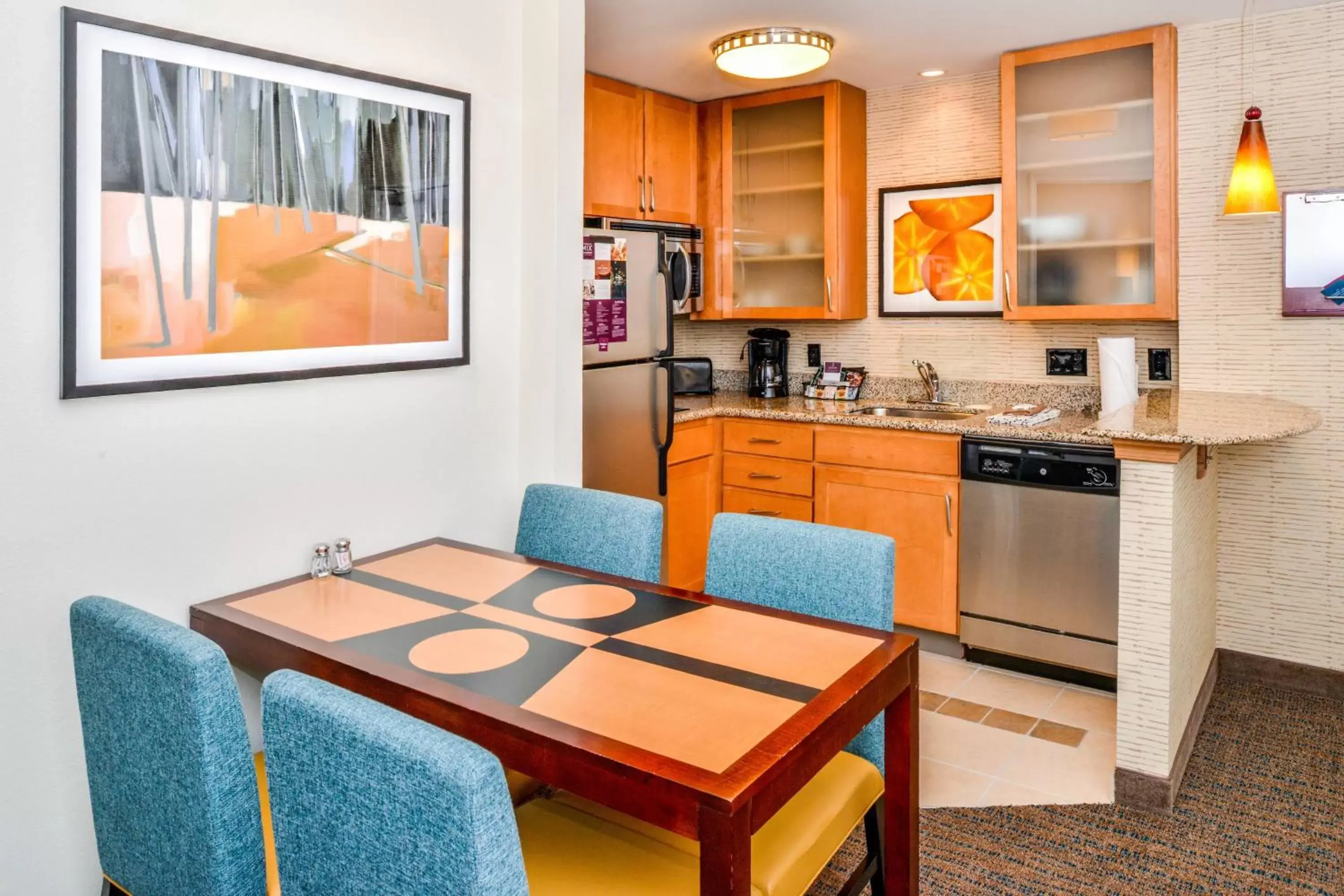 Bedroom, Dining Area in Residence Inn Waynesboro