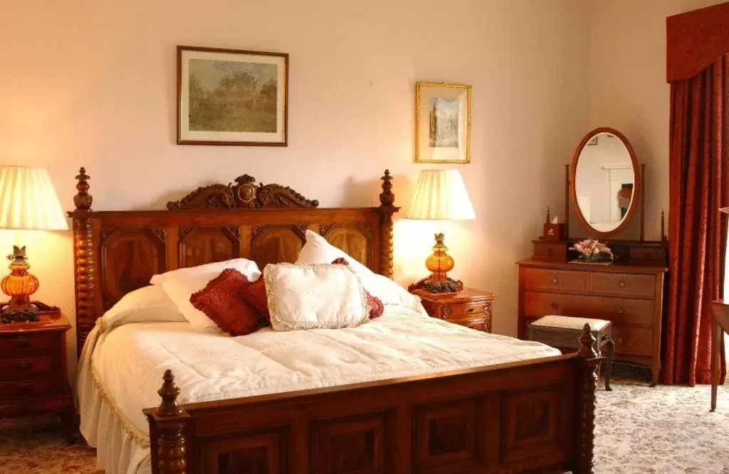 Bedroom, Bed in Castle Grove Country House Hotel