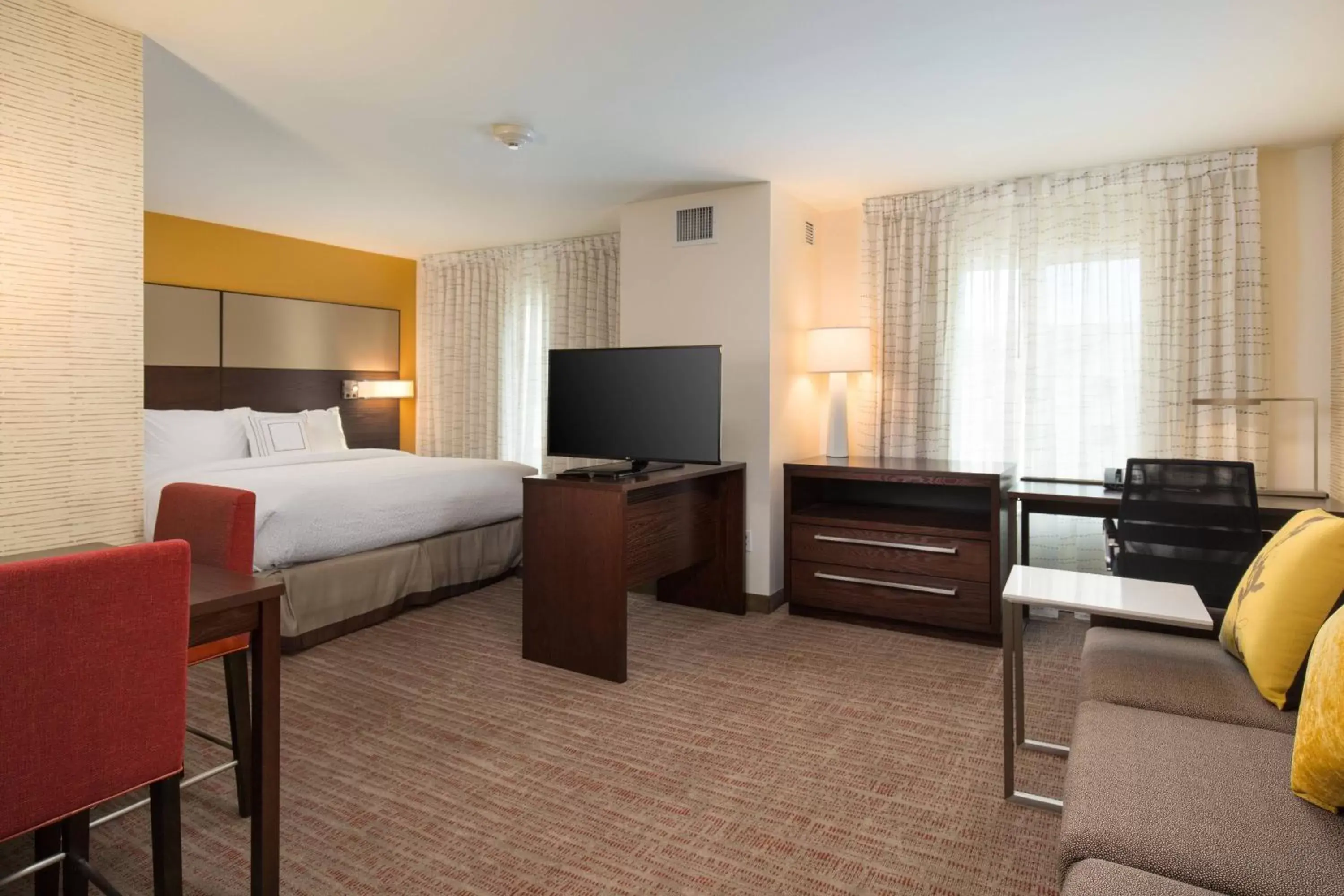 Bedroom, TV/Entertainment Center in Residence Inn by Marriott Las Vegas Airport