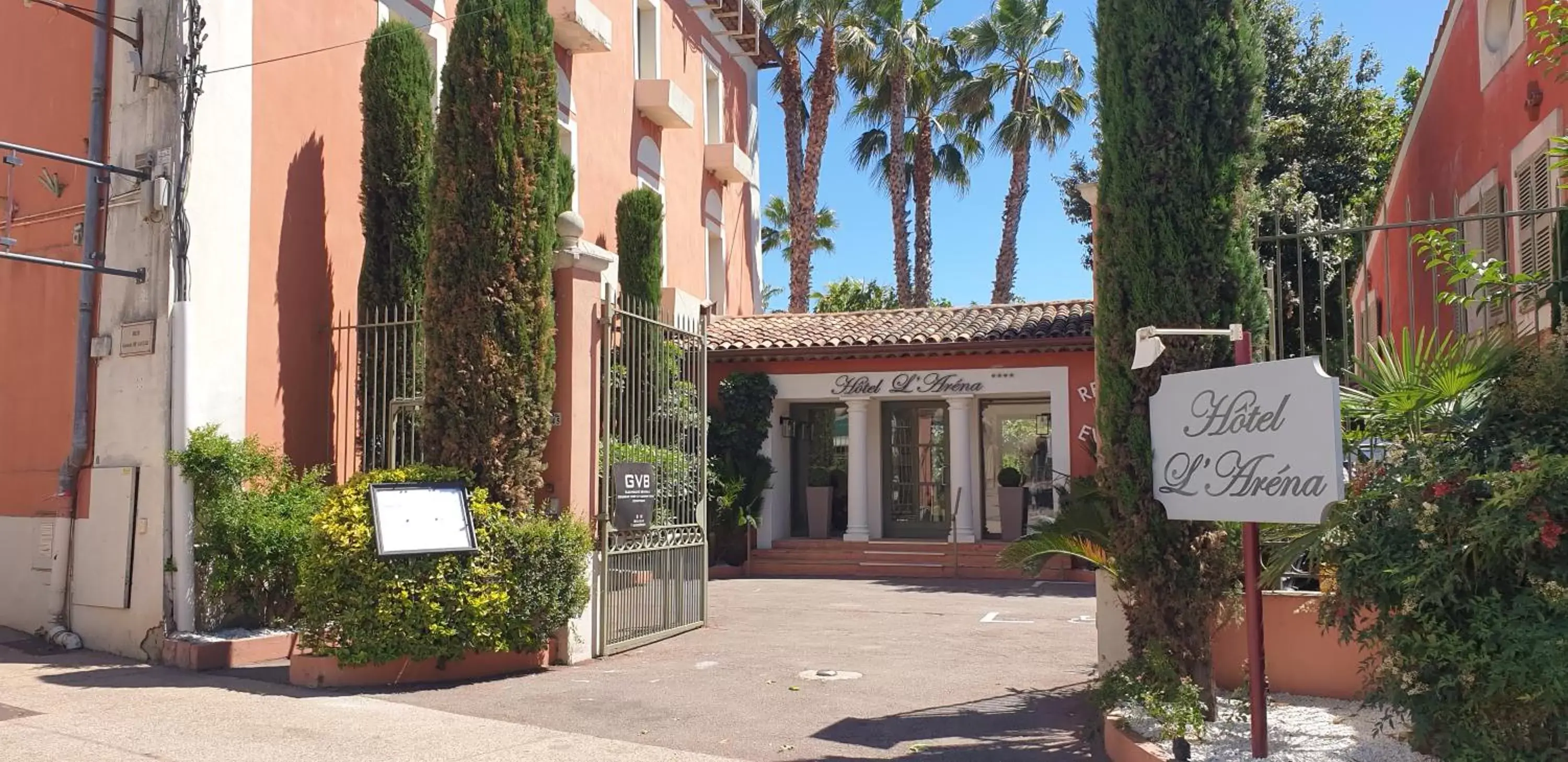 Facade/entrance, Property Building in Hôtel l'Arena