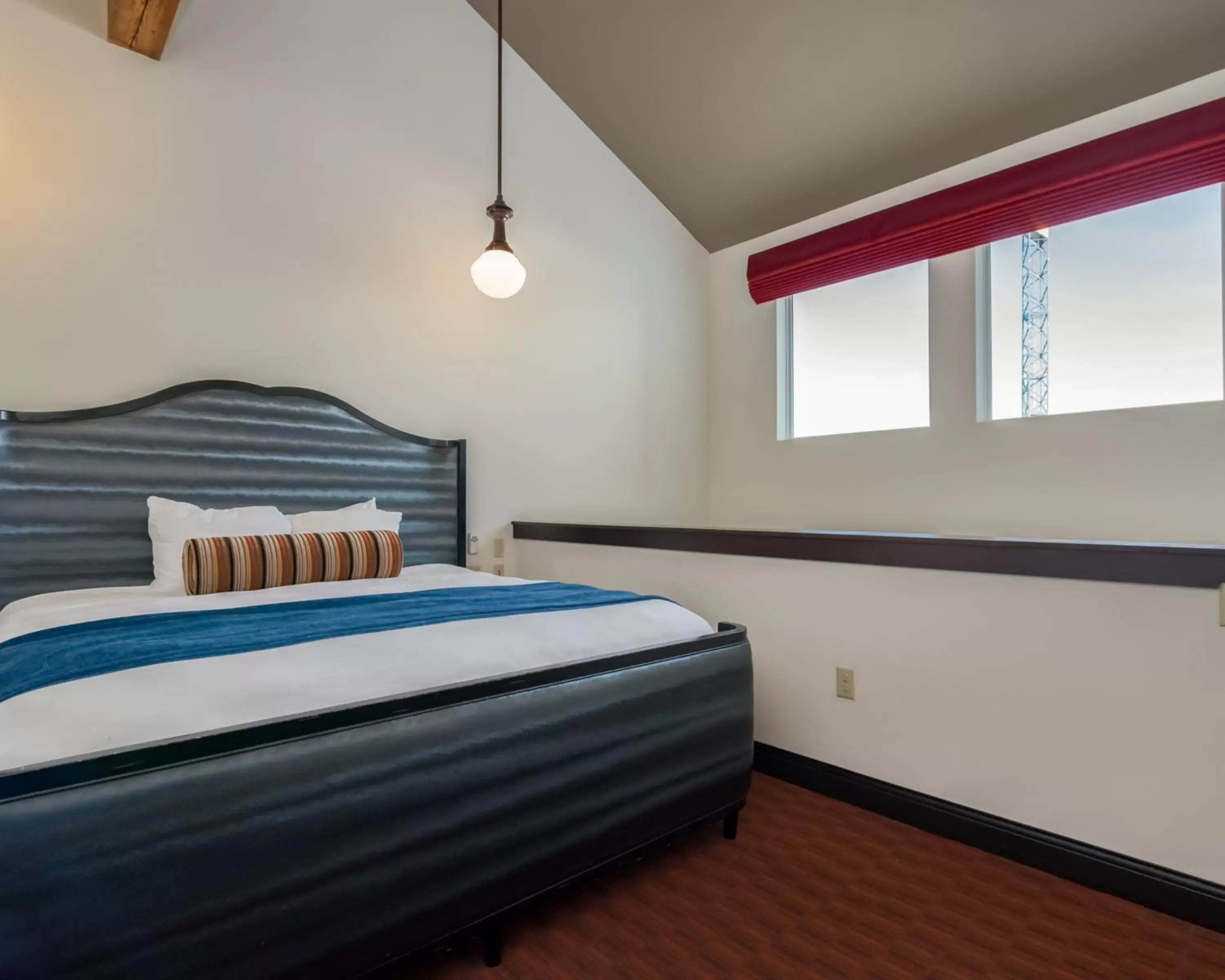 Guests, Bed in Brewhouse Inn and Suites