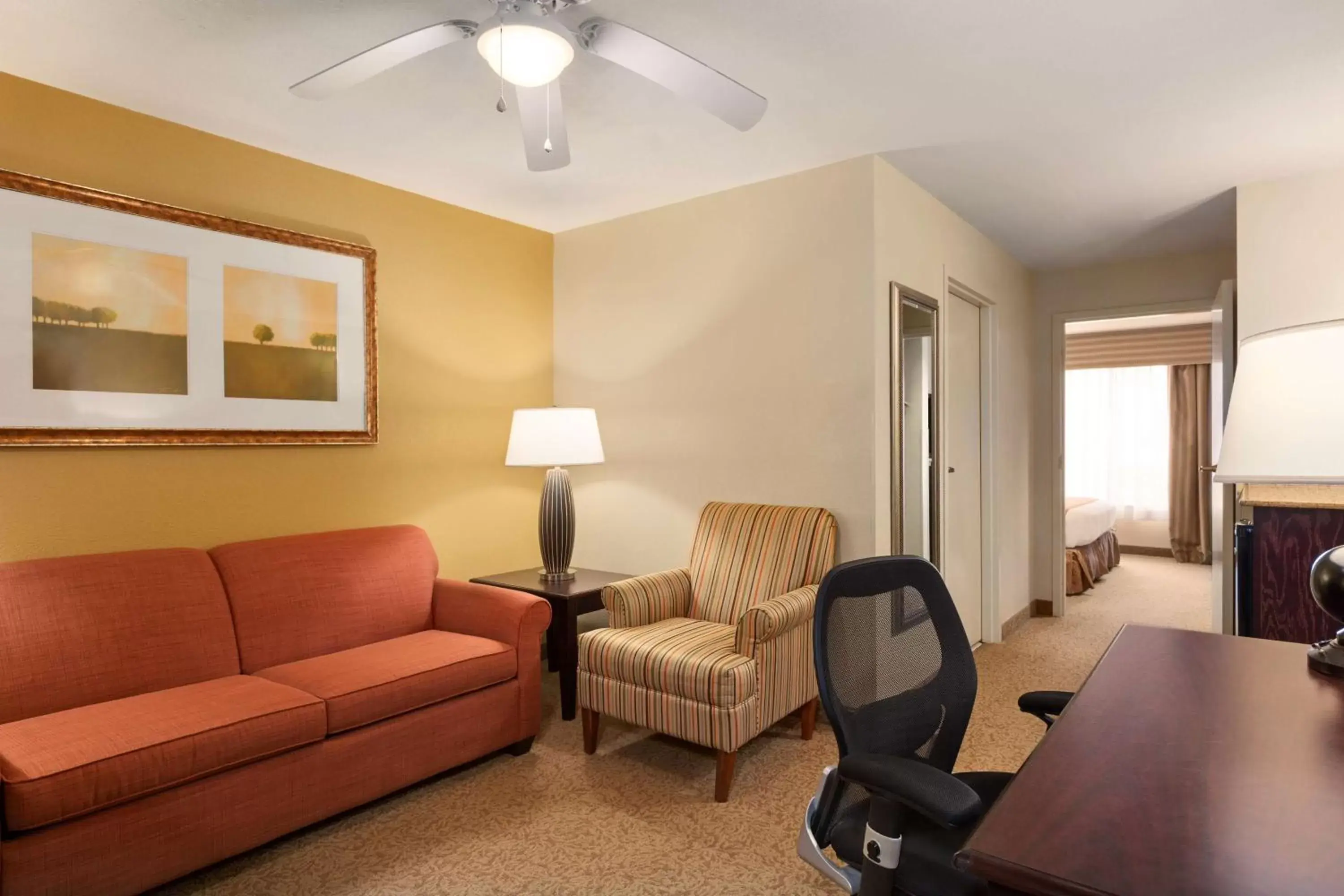 Photo of the whole room, Seating Area in Country Inn & Suites by Radisson, Savannah I-95 North