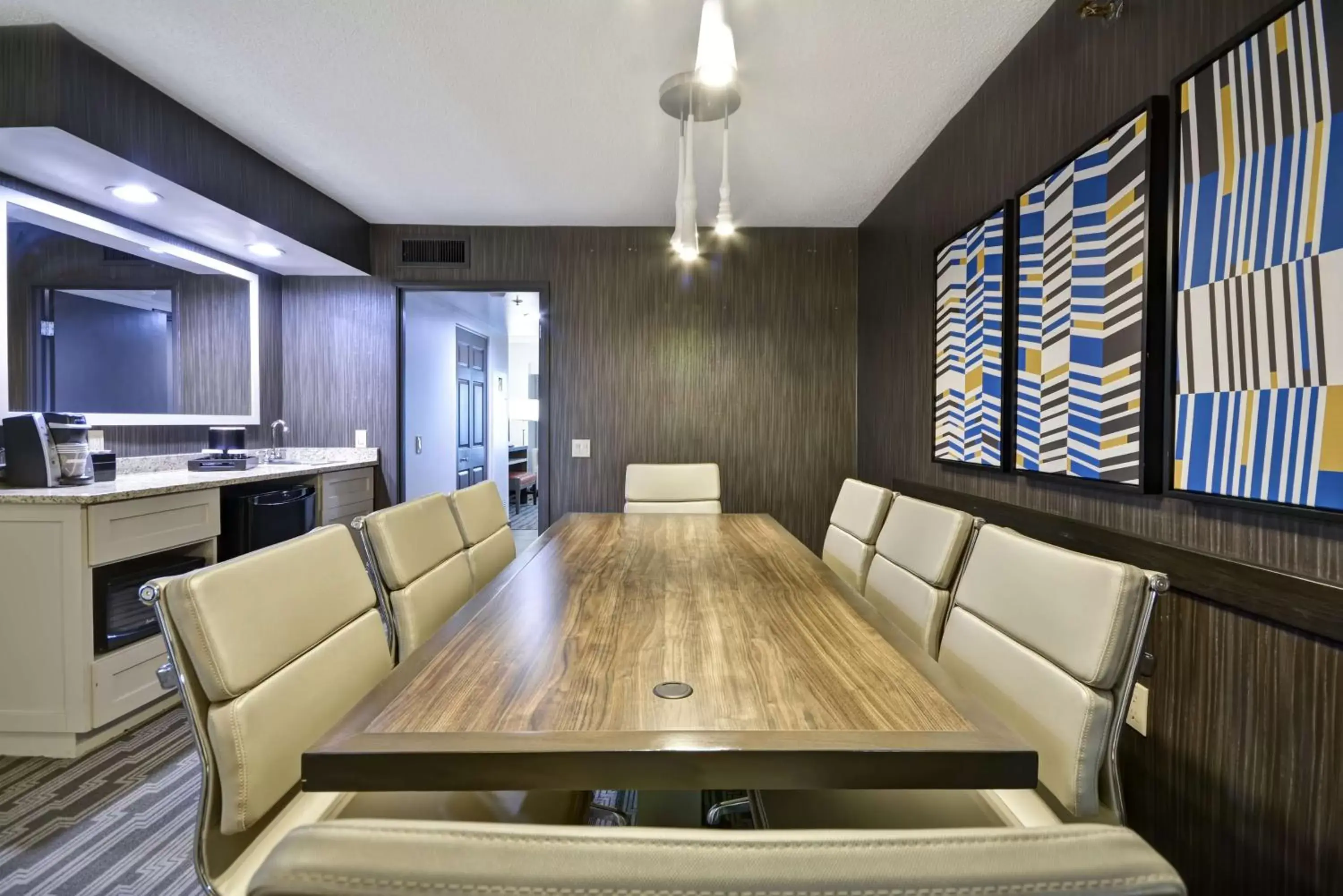 Living room in Embassy Suites Charlotte Living room in Embassy Suites Charlotte