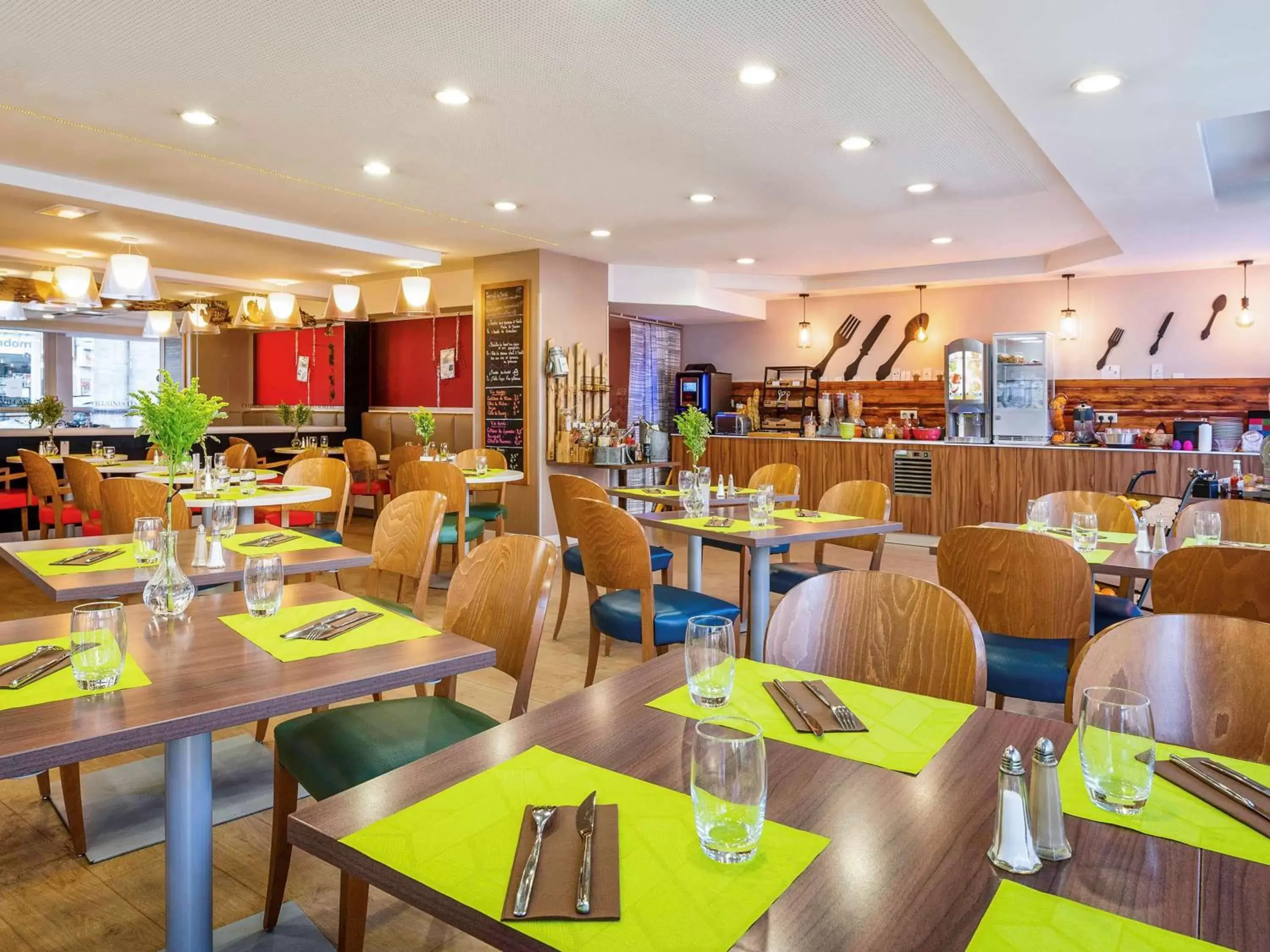 Restaurant/Places to Eat in ibis Styles Tours Centre