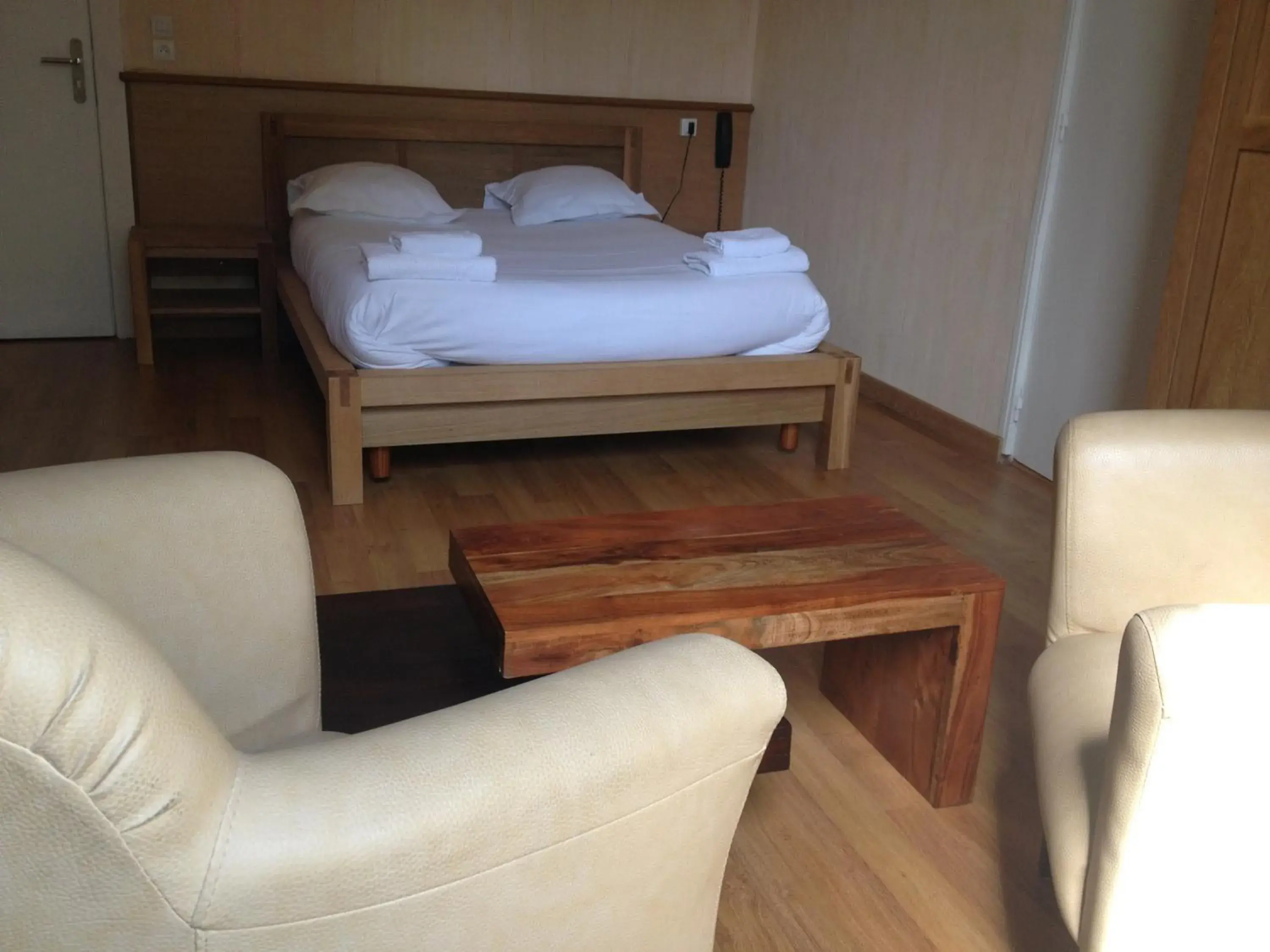 Photo of the whole room, Bed in Hotel Couleurs Sud