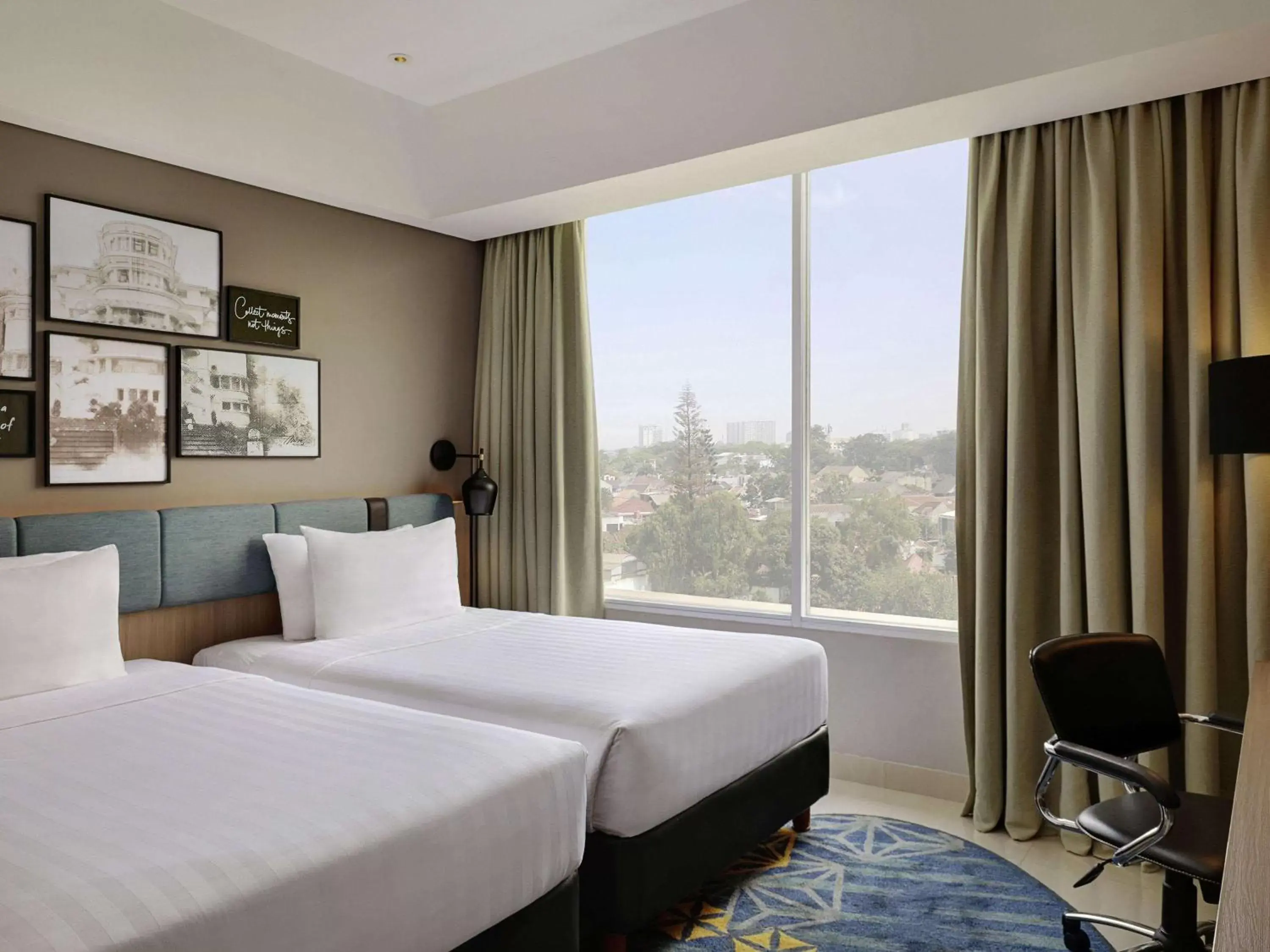 Photo of the whole room, Bed in Mercure Bandung Nexa Supratman