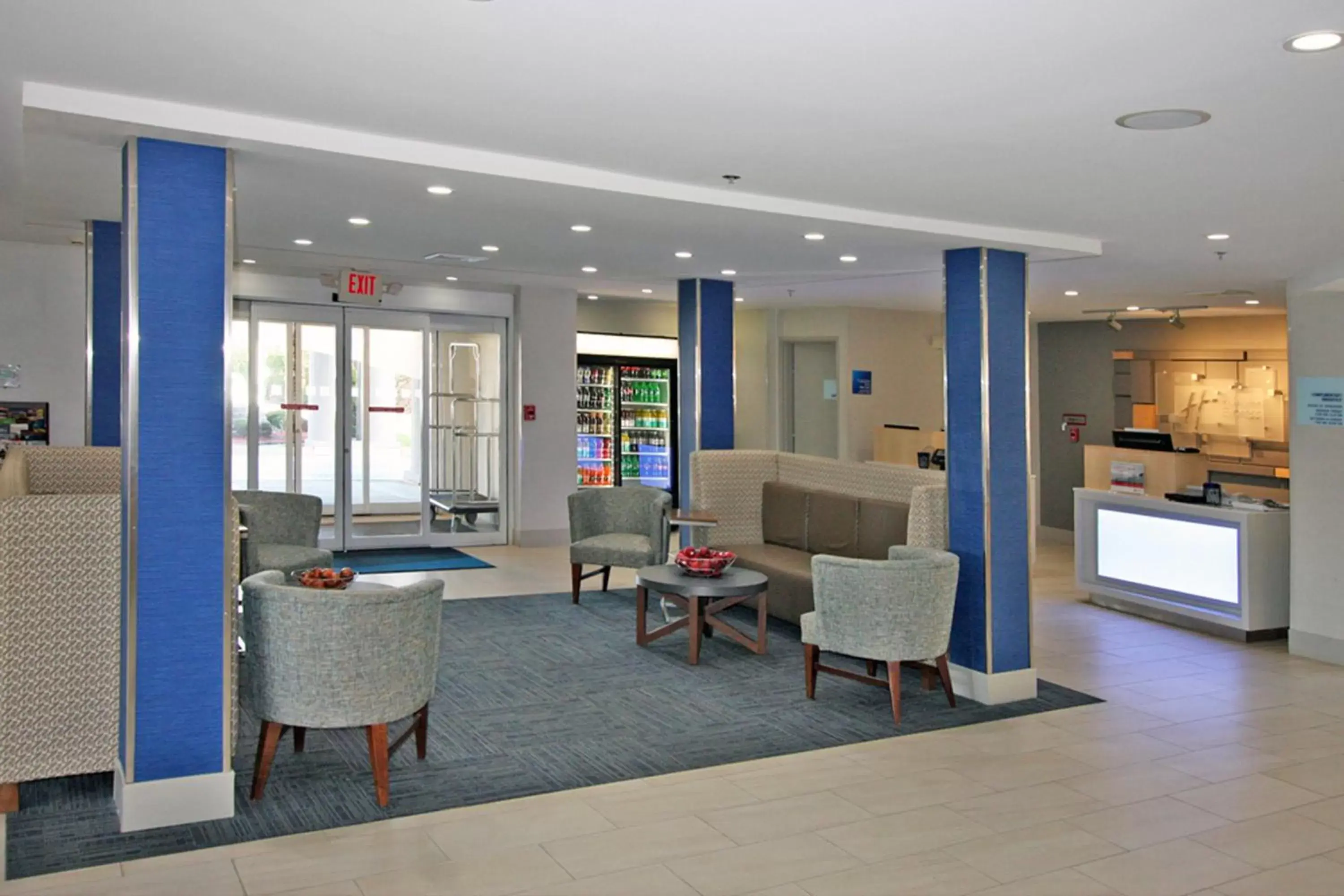 Property building, Lobby/Reception in Holiday Inn Express Branford-New Haven, an IHG Hotel