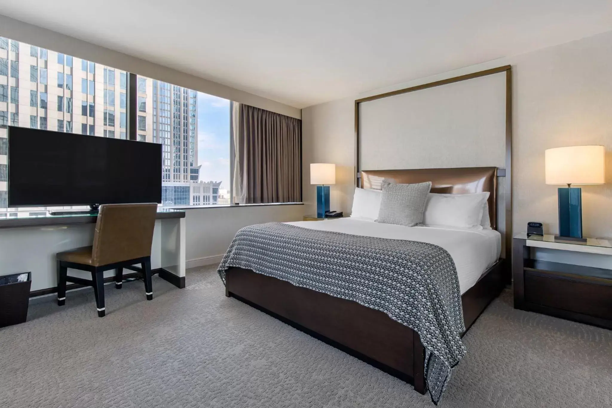 Photo of the whole room, Bed in Omni Charlotte Hotel