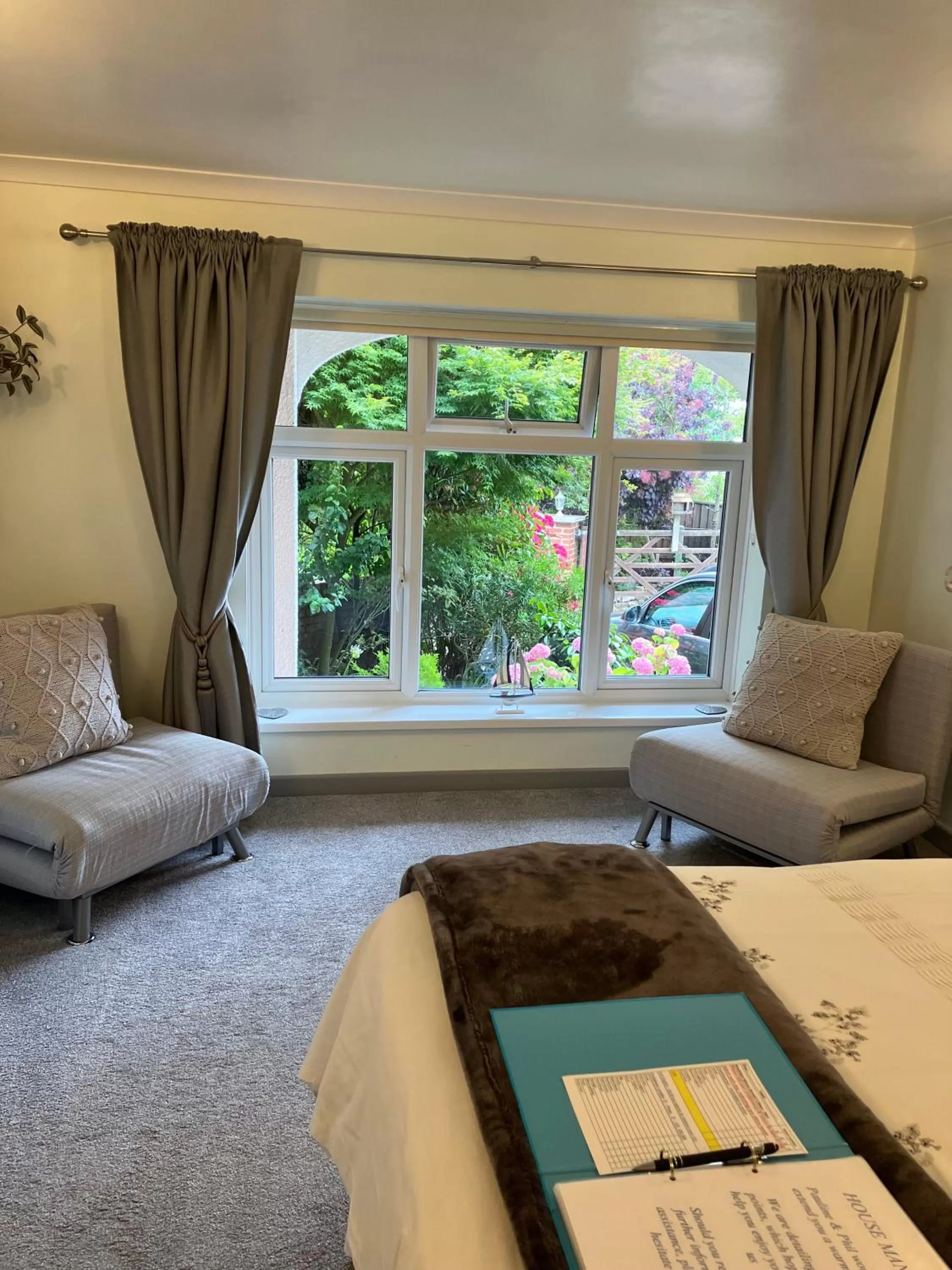 Bedroom, Bed in Luxury 3 bedded room with sea peeps and parking