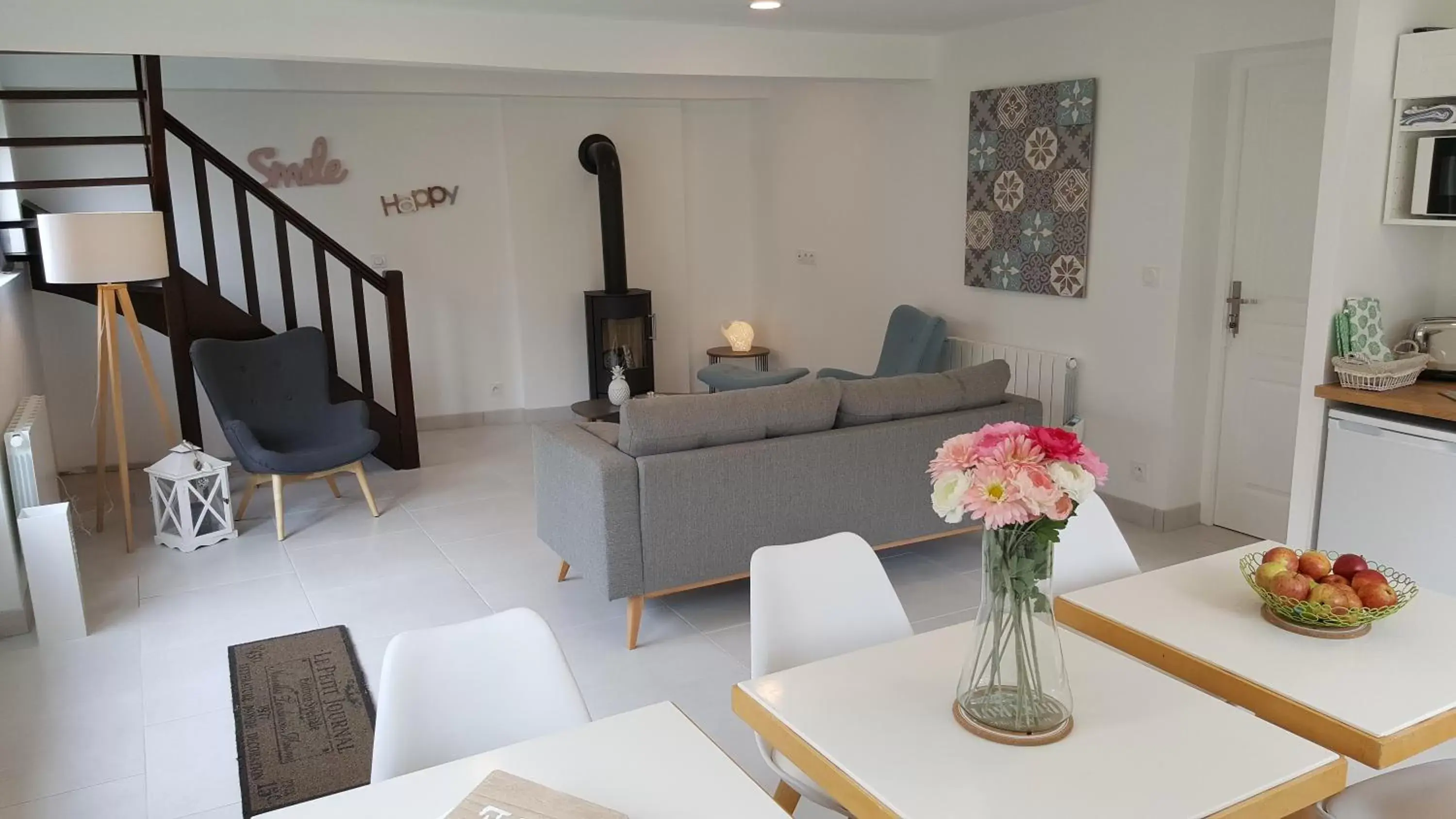 Lounge or bar, Seating Area in Le Castel Guesthouse