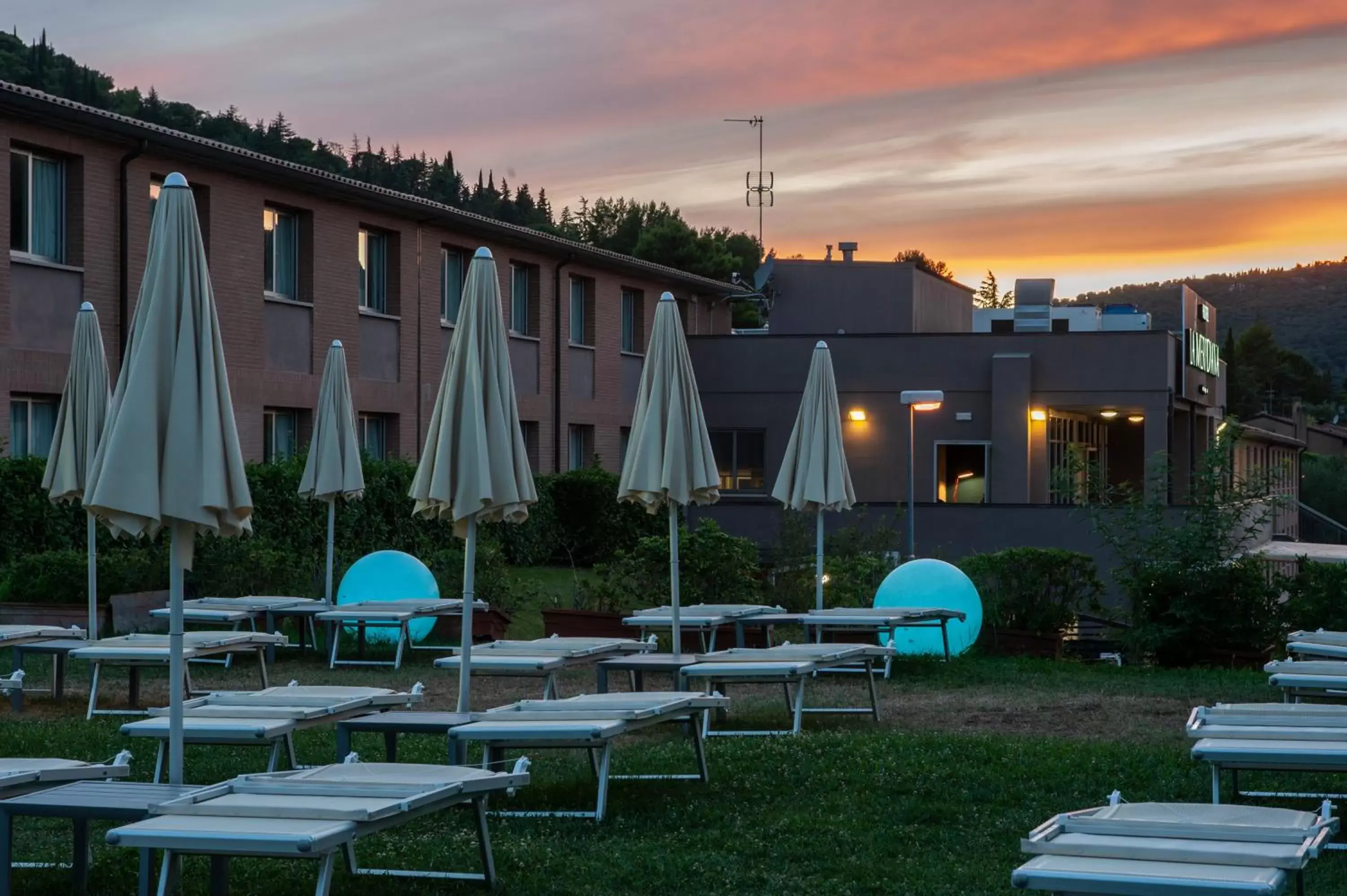 Garden, Swimming Pool in Hotel La Meridiana