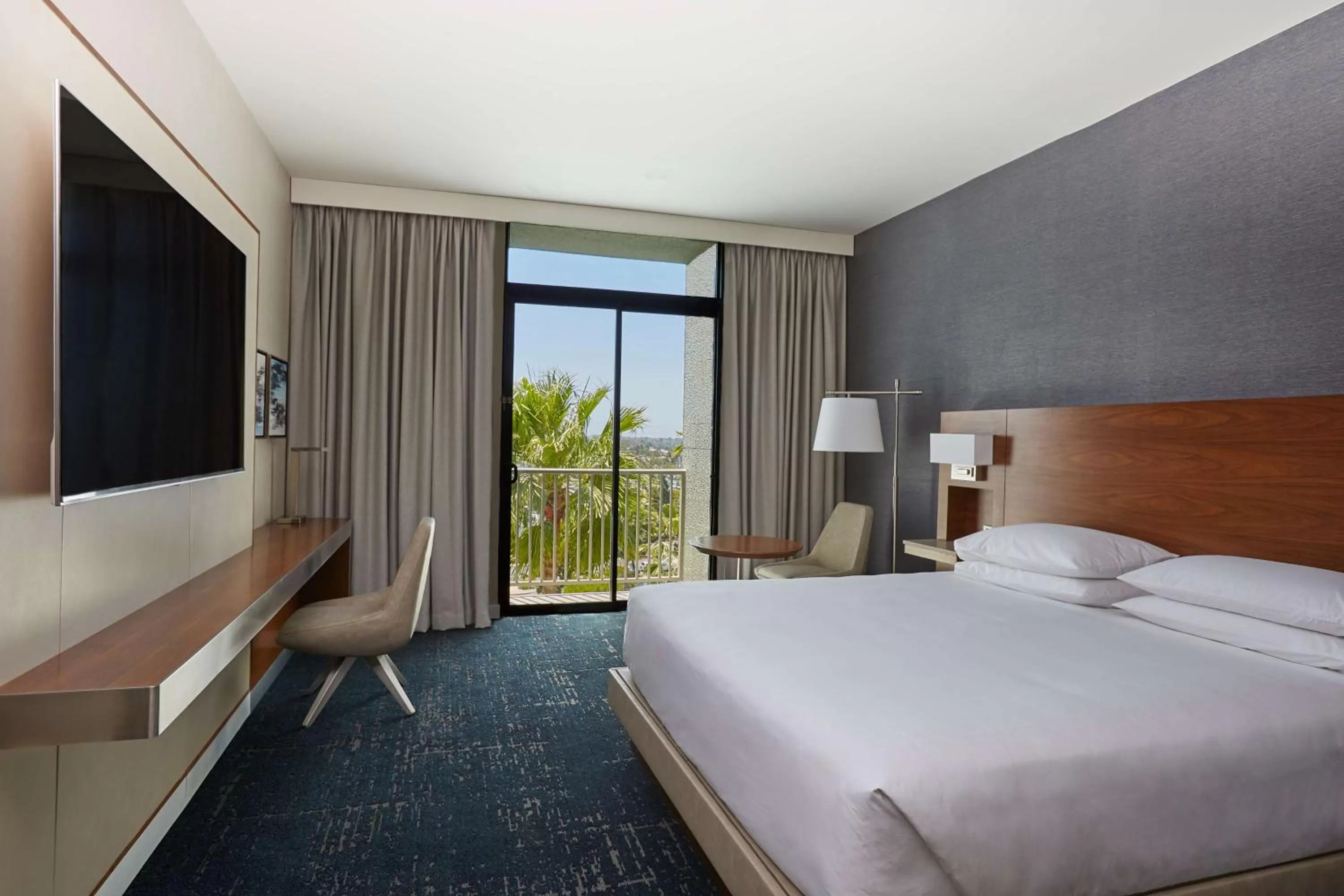Photo of the whole room, Bed in Hyatt Regency Newport Beach West