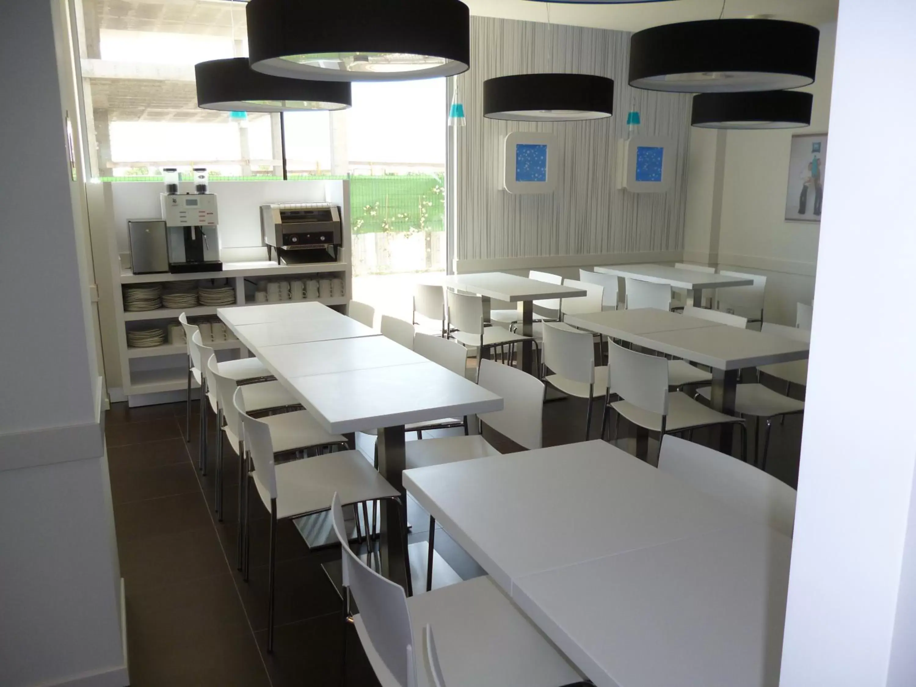 Restaurant/Places to Eat in Ibis Budget Lleida