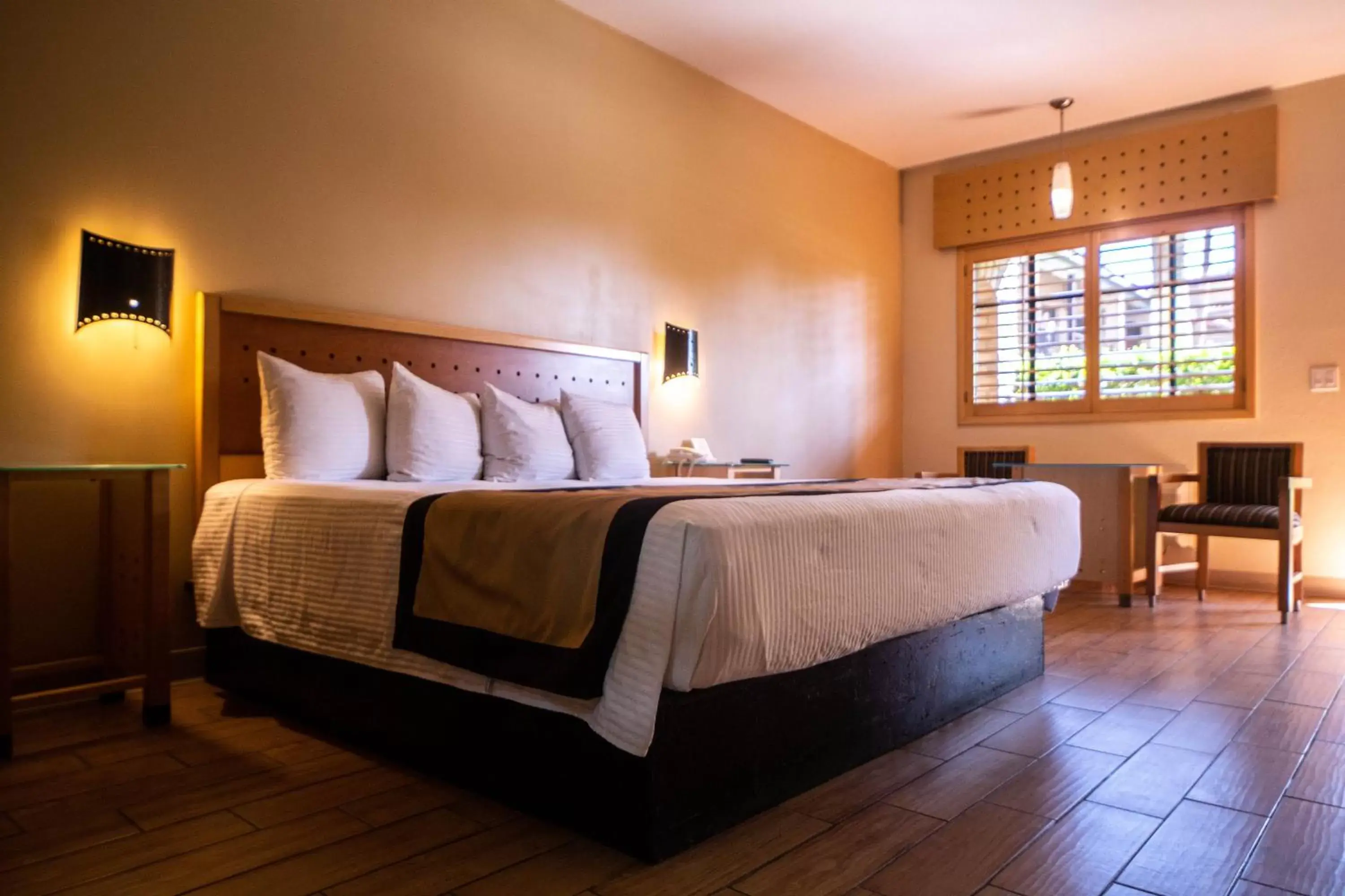 Photo of the whole room, Bed in Hotel Colonial Mexicali