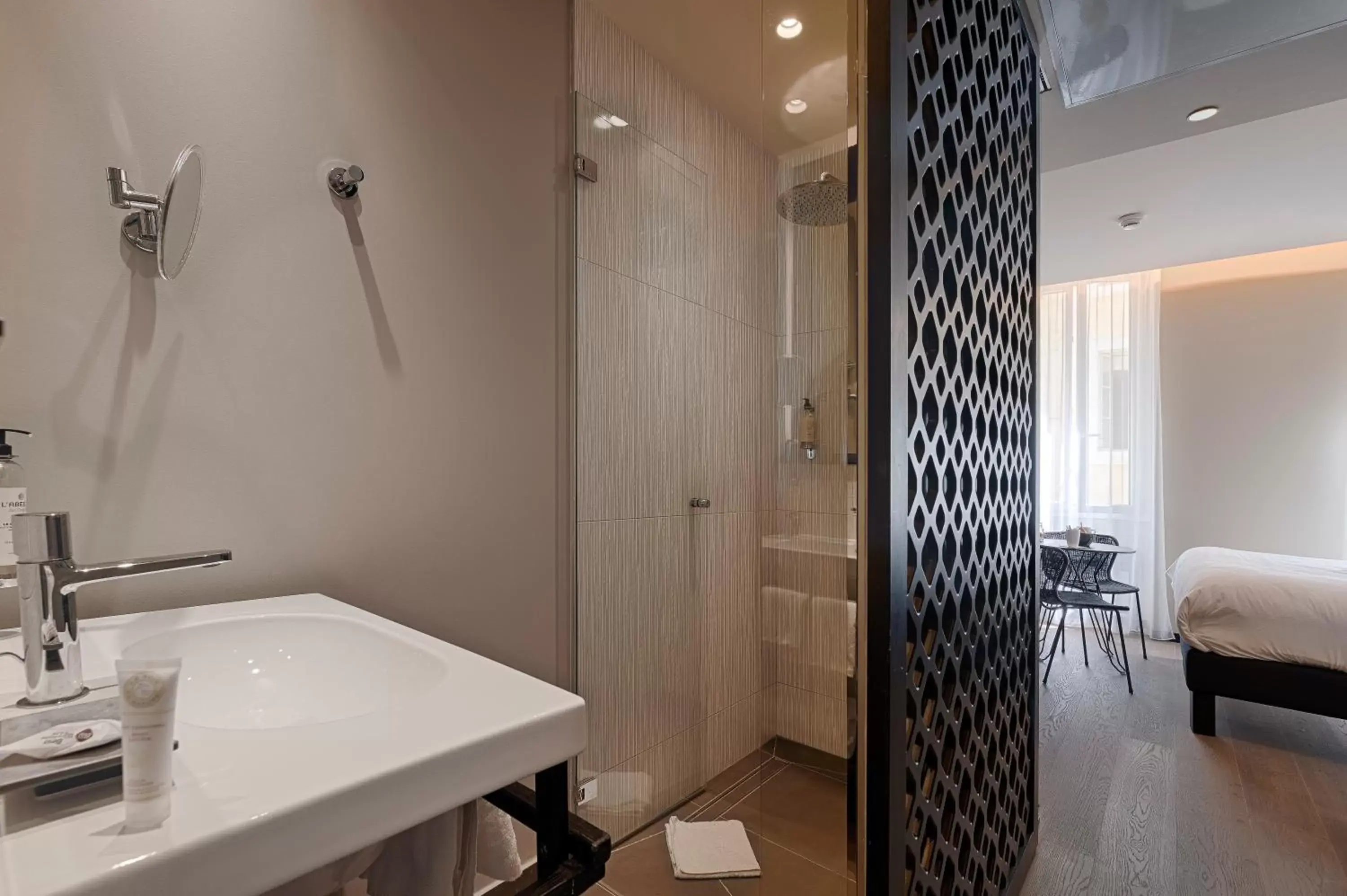 Bathroom in Best Western Plus Hôtel La Joliette