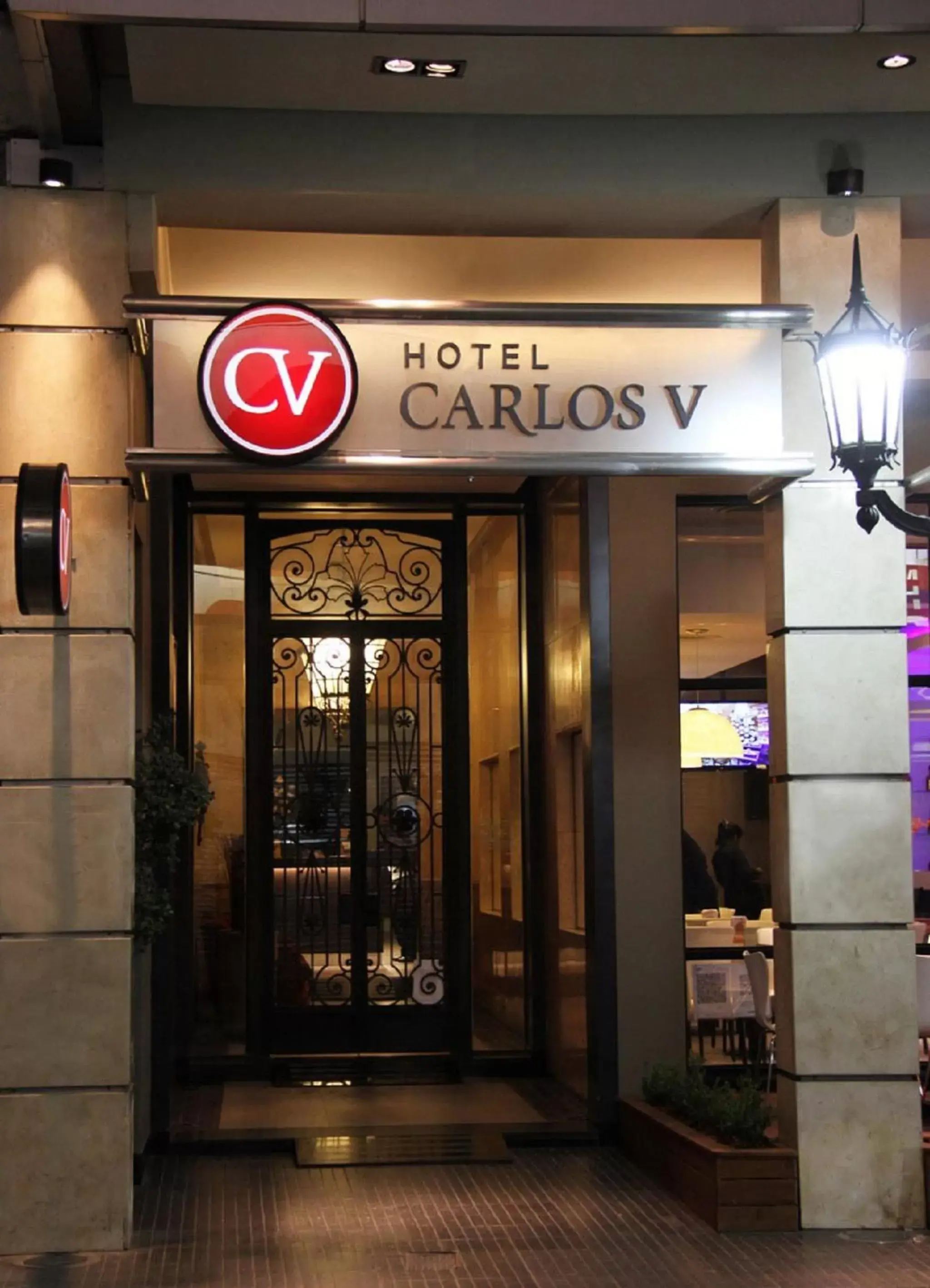 Facade/entrance in Hotel Carlos V