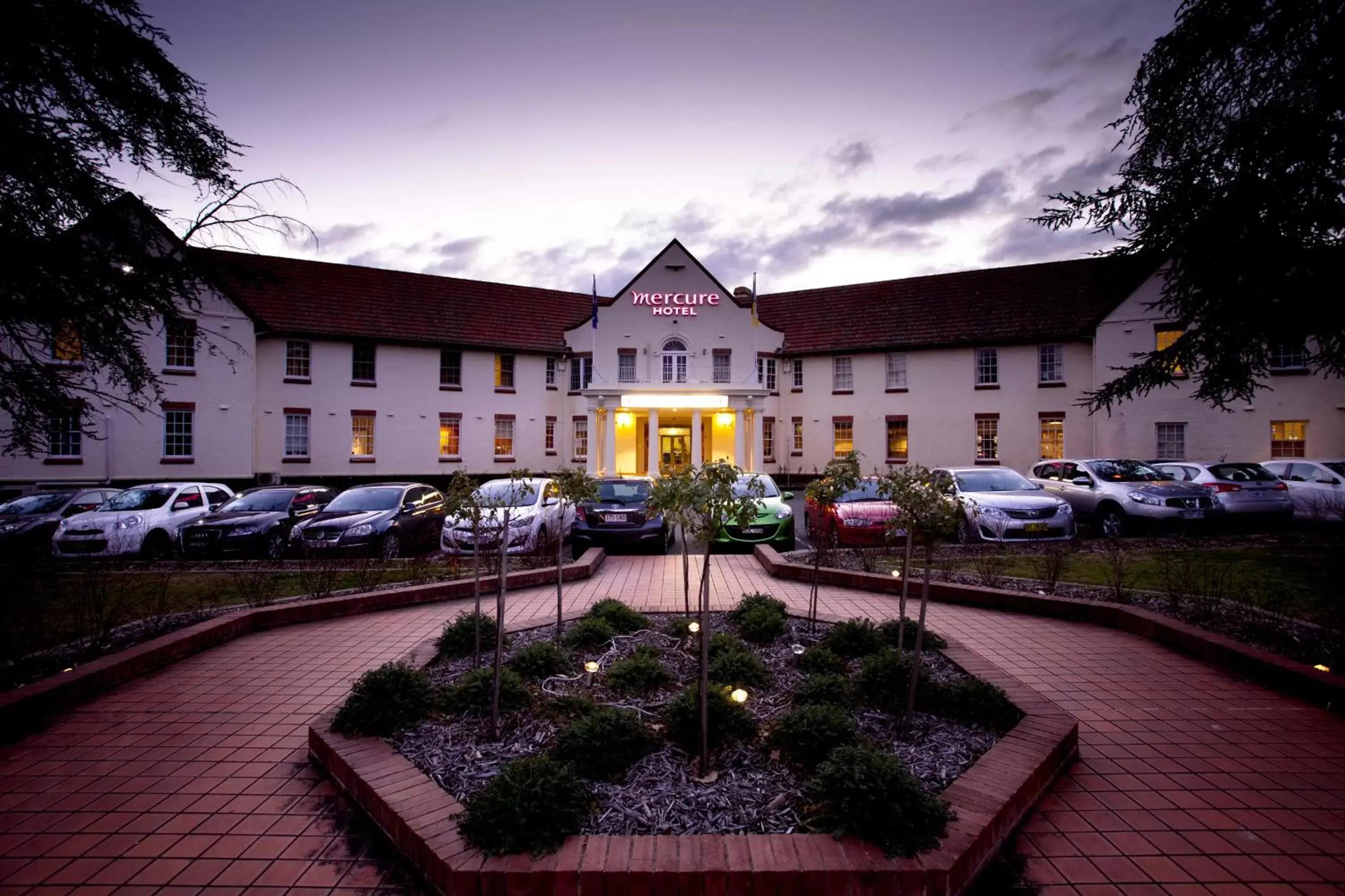 Facade/entrance, Property Building in Mercure Canberra