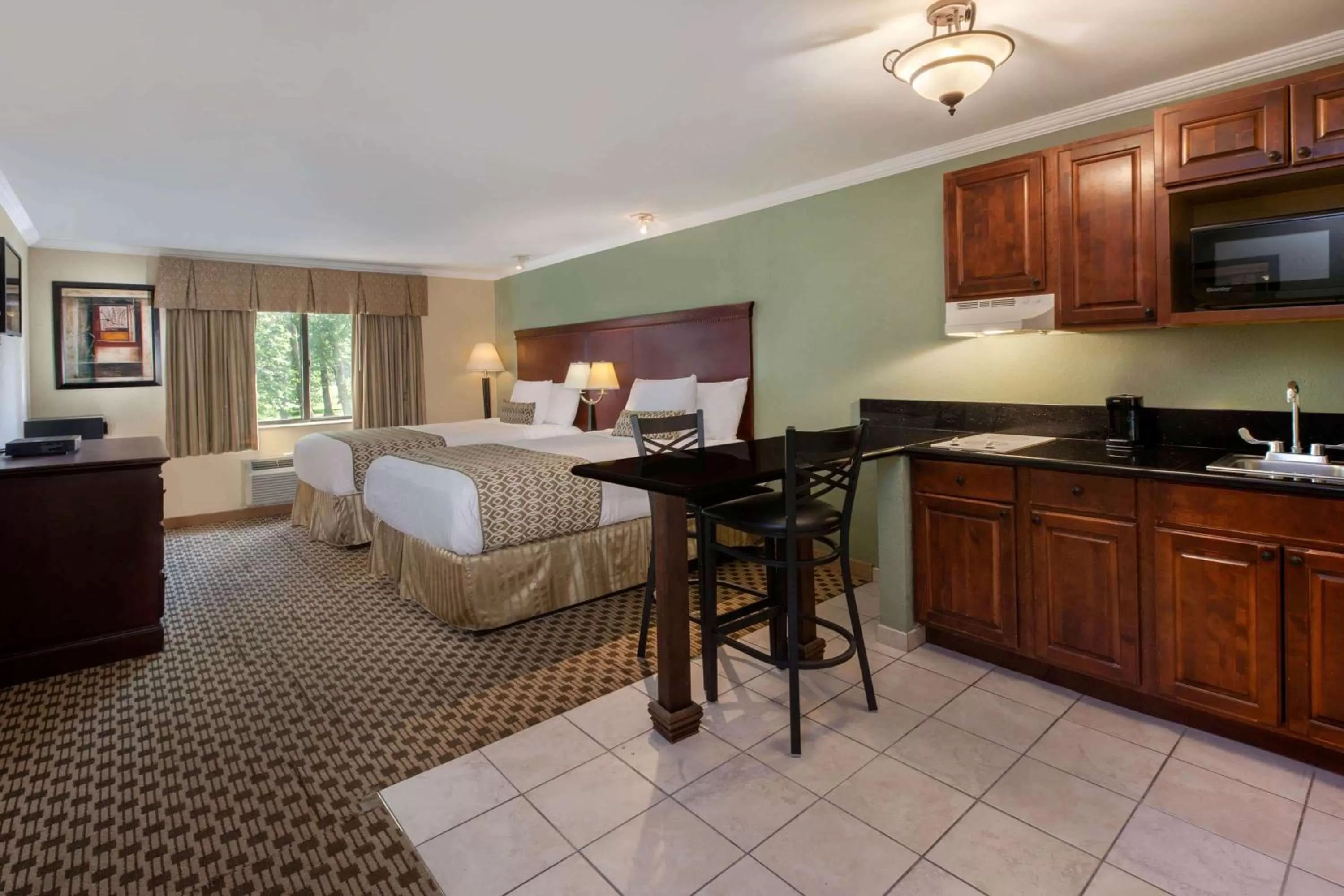 Photo of the whole room, Bed in Baymont by Wyndham Pompton Plains/Wayne
