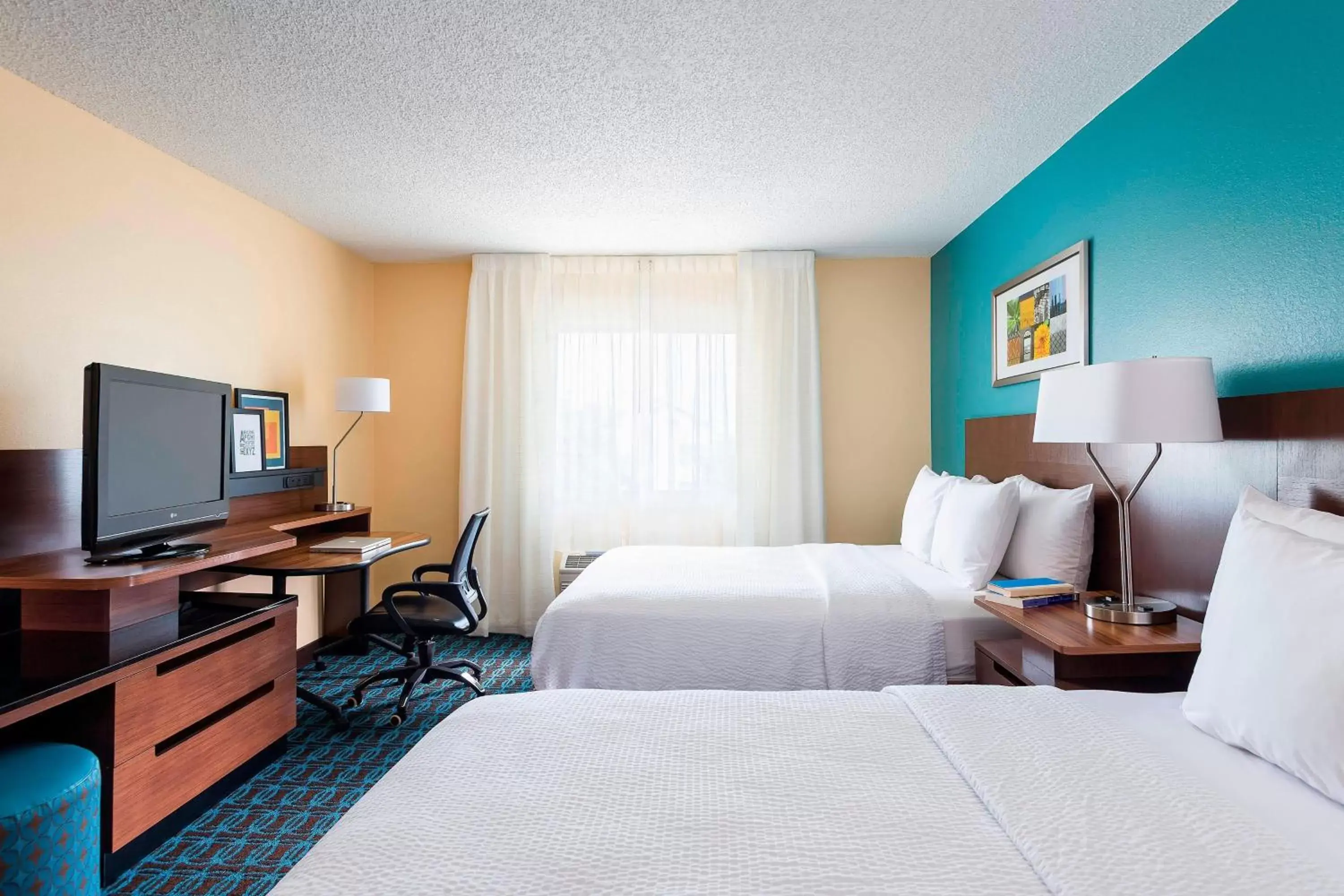 Photo of the whole room, Bed in Fairfield Inn & Suites Dallas Park Central