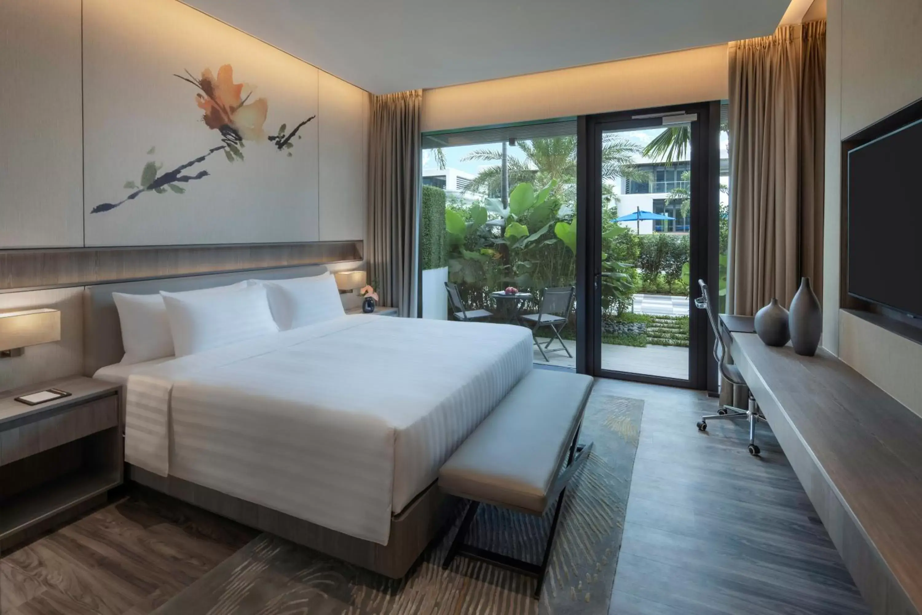 Bedroom, Bed in Dusit Thani Laguna Singapore
