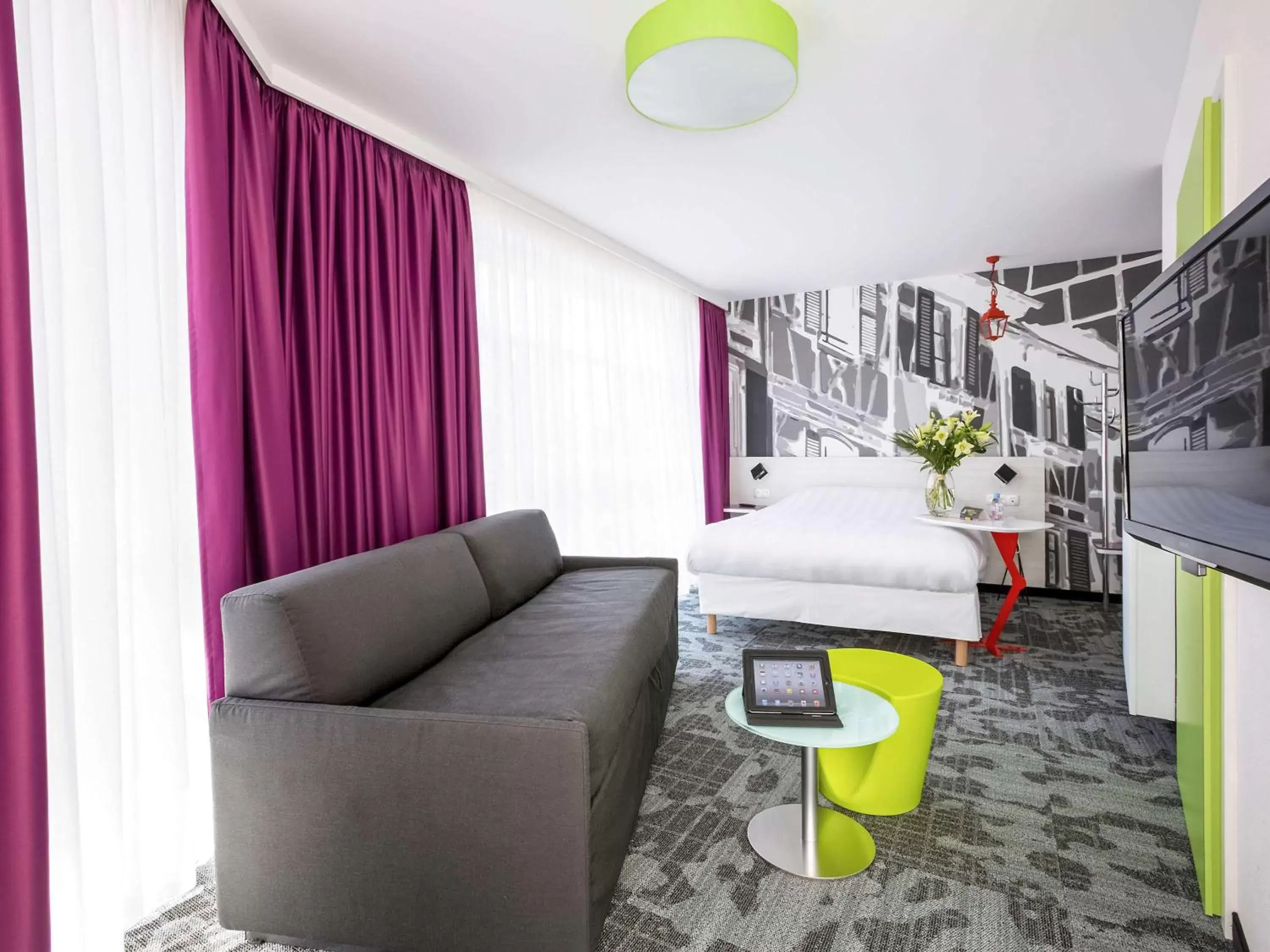 Photo of the whole room in ibis Styles Strasbourg Centre Petite France