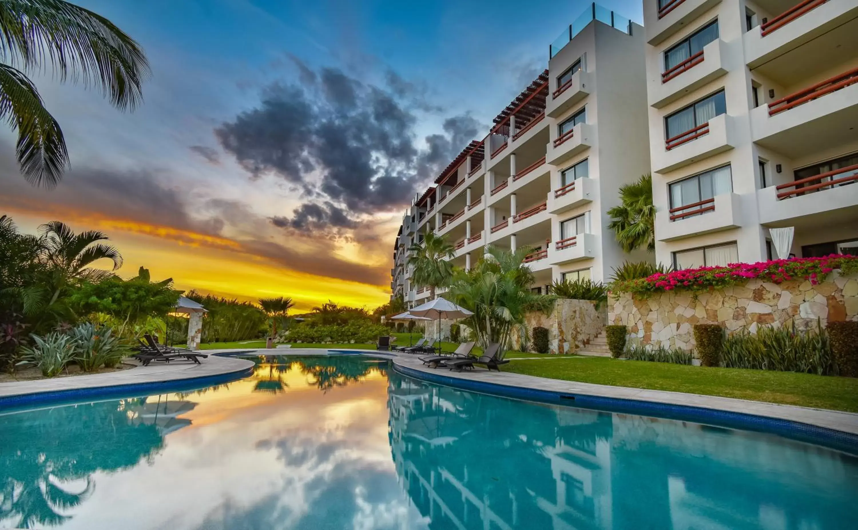 Swimming Pool in Alegranza Luxury Resort - All Master Suite
