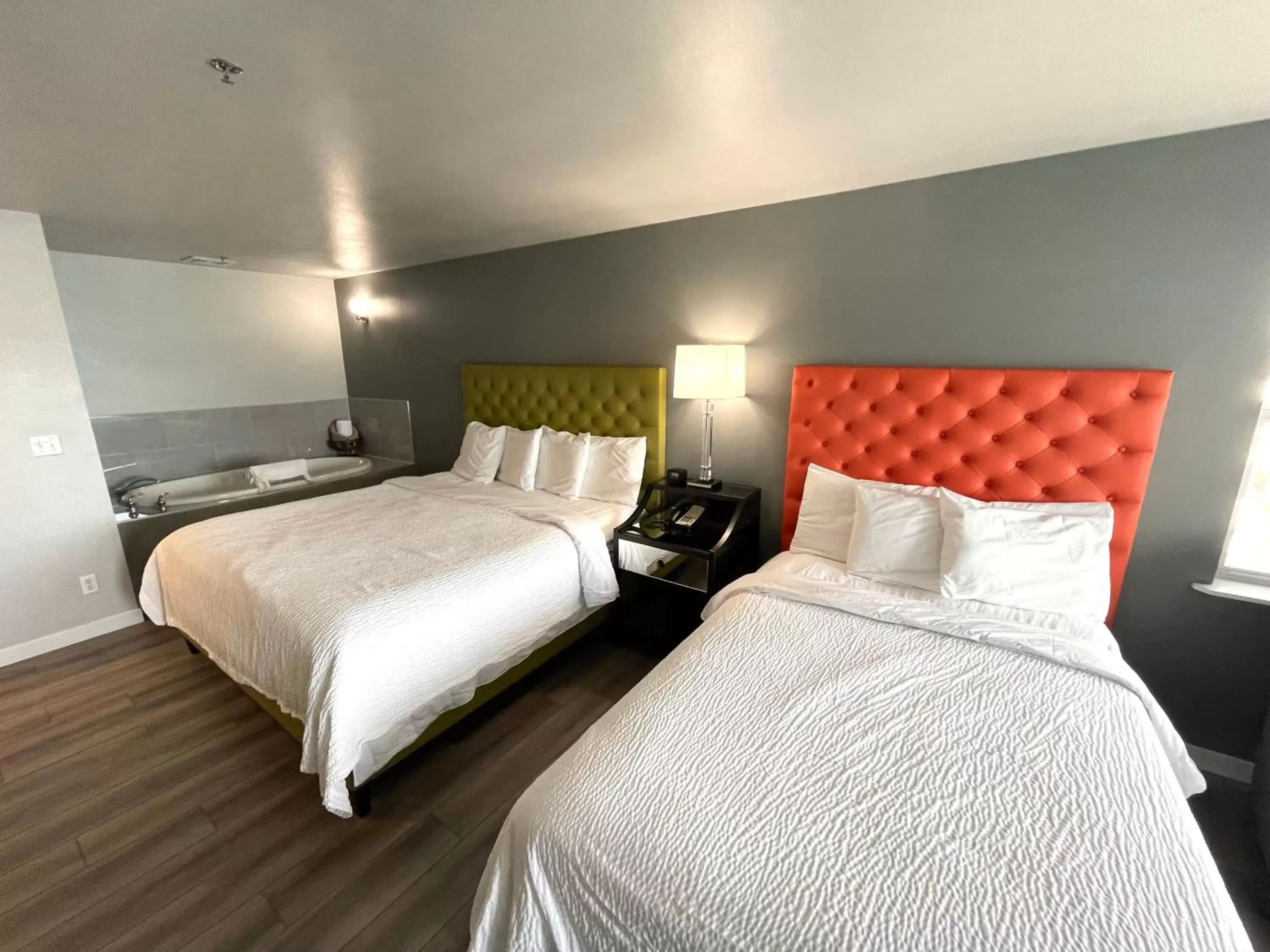 Bed in Tides Inn & Suites