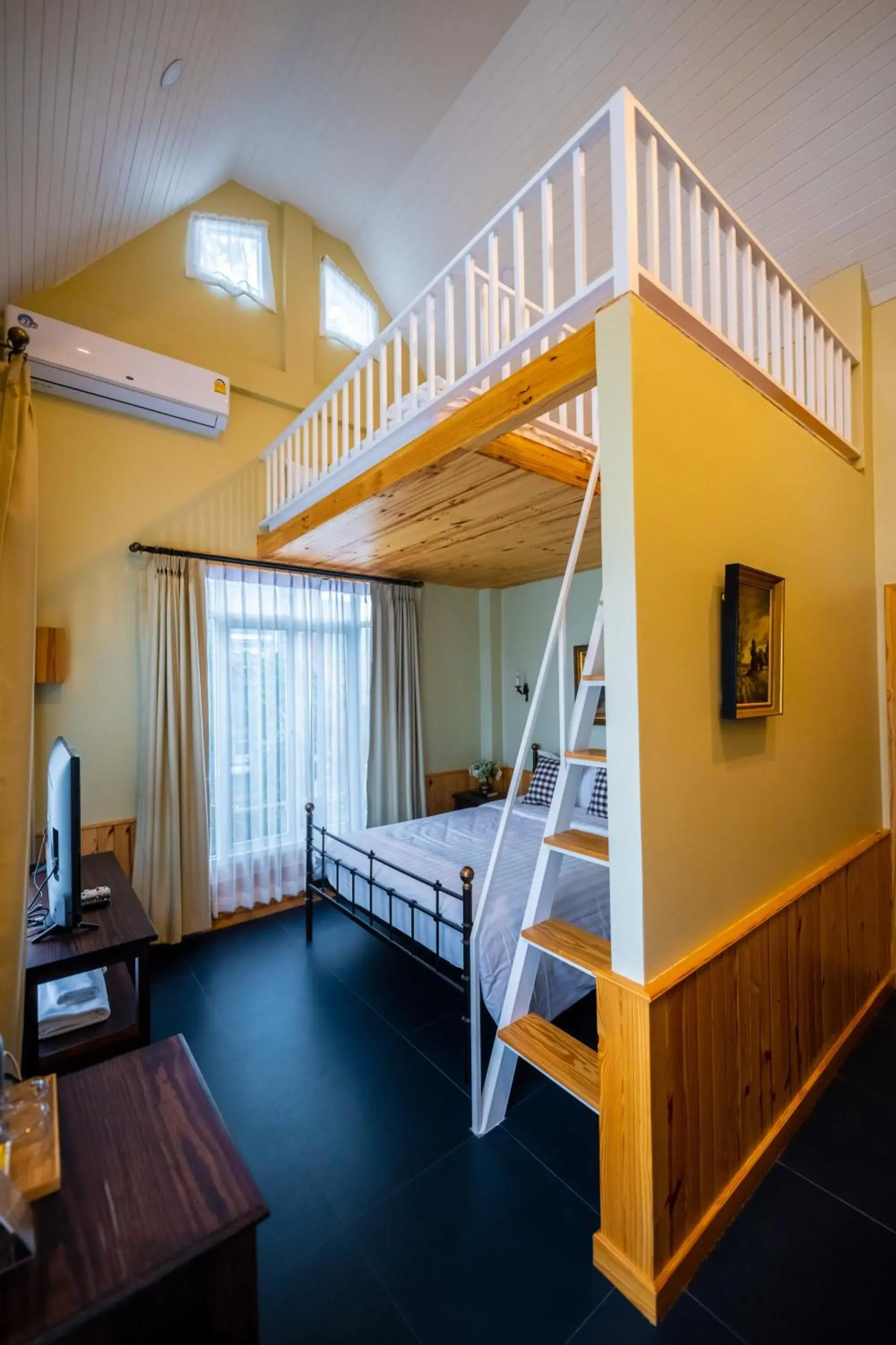 Bunk Bed in Baroque Boutique Resort